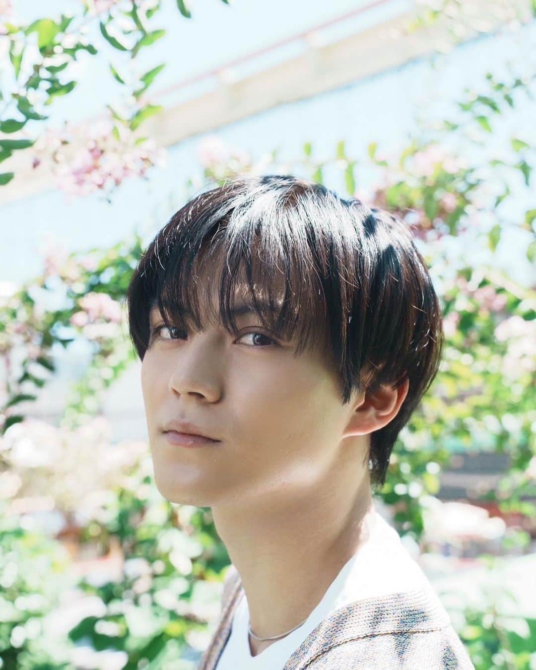 簡秀吉さんのインスタグラム写真 - (簡秀吉Instagram)「【お知らせ】  僕簡秀吉の…  カレンダーを発売する事が決定しました📅 発売日は12月18日に決定しました！  写真集とはまた違った一面の簡秀吉を 沢山撮って頂いたので皆さんお楽しみに！ そして カレンダー発売記念イベントを開催する事も決定しました🫶 日程は☟  2023年12月16日（土） HMVエソラ池袋 2023年12月17日（日） HMV&BOOKS SHINSAIBASHI」10月13日 18時08分 - hideyoshi_kan_official