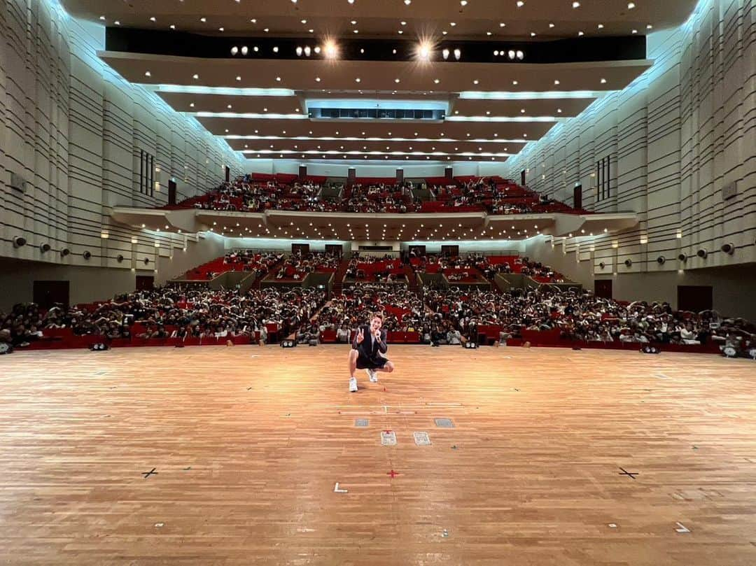 鈴木伸之のインスタグラム：「. 第68回 武庫川女子大学文化祭   呼んでくださり ありがとうございました😊！ クロストーク…🤭 すっごく楽しかったです🫶🏻 また兵庫行きたい〜✨」