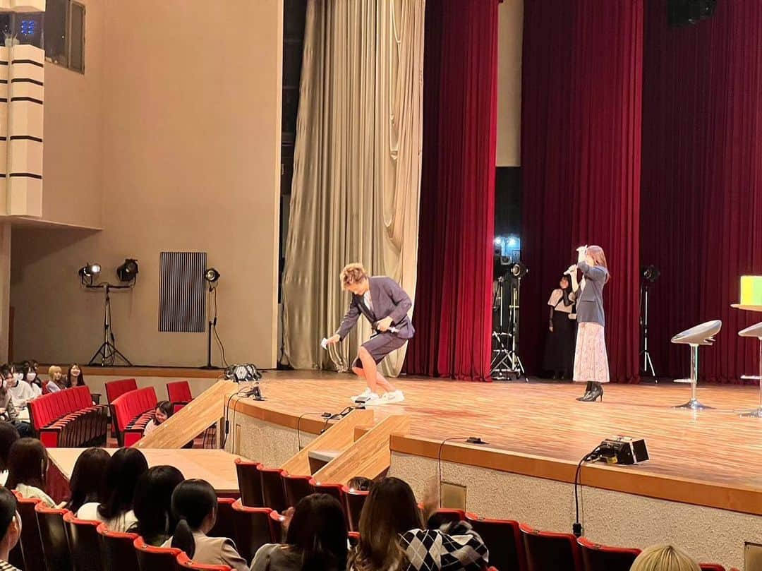 鈴木伸之さんのインスタグラム写真 - (鈴木伸之Instagram)「. 第68回 武庫川女子大学文化祭   呼んでくださり ありがとうございました😊！ クロストーク…🤭 すっごく楽しかったです🫶🏻 また兵庫行きたい〜✨」10月13日 18時19分 - nobuyuki_suzuki_official