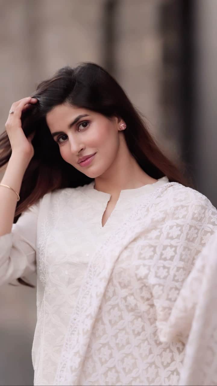Sakshi Malikのインスタグラム：「Pal pal dil Ke paas on my mind 🫣🥹  Outfit by: @karaj_jaipur  HMU: @sunny_makeup_artist  🎥: @karanhenry  📍: @radissonresortandspalonavala」