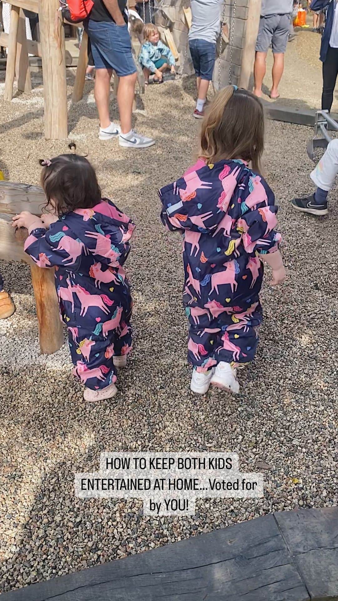 ローレン・ポープのインスタグラム：「HOW TO KEEP BOTH KIDS ENTERTAINED AT HOME… VOTED FOR BY YOU! 👶🏼👶🏼  Thank you for all your amazing suggestions when I asked for your help on stories this week! I’m finding it tricky to get work done at home and keep the girls happy, entertained (and contained lol) and you all came through with these great ideas. Has anyone had success with any of these?   Freeze toys in water and they have to crack them out the ice Decorate biscuits  Make a face reusable stickers Sorting colour bears into cups Jelly in play trays with toys hidden in it Playdoh  Busy books Magnetic tiles Foil printing Stencils Slime Kinetic sand Threading using pipe cleaners and buttons or Cheerios on string Small World Animals Dry pasta with pots and pans and wooden spoons Tuff tray (Apparently loads of ideas on tik tok) Lego Bowl of pom poms and a peg to pick them up to move into another bowl  Salt dough  Use tape to make a track on kitchen floor and give them toy cars Washimals Mini whiteboard and pens」