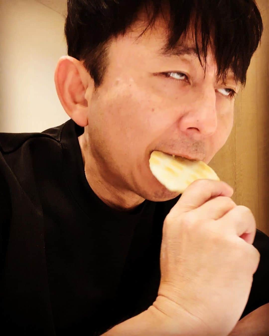 有吉弘行のインスタグラム：「なんでこうなるんだよ！」