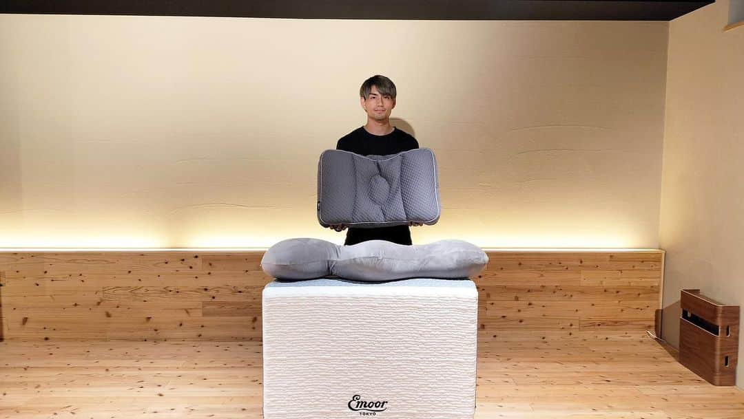 宮原和也のインスタグラム：「先日スポンサーのエムールさんに寝具のフィッテングに伺い、プレミアムマットレス、グランドマックスピロー、至福の抱き枕をご提供いただきました！ 自分にあうものがみつかったのでよかったです！ #エムール  #emoor #プレミアムマットレス #グランドマックスピロー　#至福の抱き枕　#PR #スポンサー」