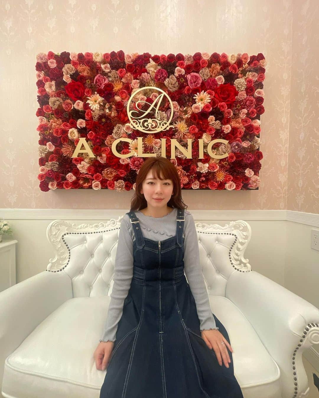 あやつるぽんさんのインスタグラム写真 - (あやつるぽんInstagram)「@a_clinic_osaka の田窪先生(@aclinic_takubo)にAスレッドしてもらいましたー！ 1年前に1day小顔脂肪吸引して 今回はメンテナンスでAスレッド☺️ 顔すっきりして嬉しい！！ 院内は完全個室で施術中、声掛けしてくれて安心して受けられました！ 最近は、年齢とともにクマが気になり出してきたから 目の下の膨らみ取りもやってみたいと思っている👀 . .  #aスレッド #1day小顔脂肪吸引 #糸リフト #aclinic #aclinic銀座 #aclinic横浜#aclinic新宿#aclinic名古屋#aclinic大阪#aclinic池袋#aclinic福岡#aclinic仙台 #aクリニック#エークリニック #美容 #小顔 #美肌  #リフトアップ #美容外科 #美容皮膚科 #美容クリニック #田窪賢志郎」10月13日 18時26分 - ayatsurupon