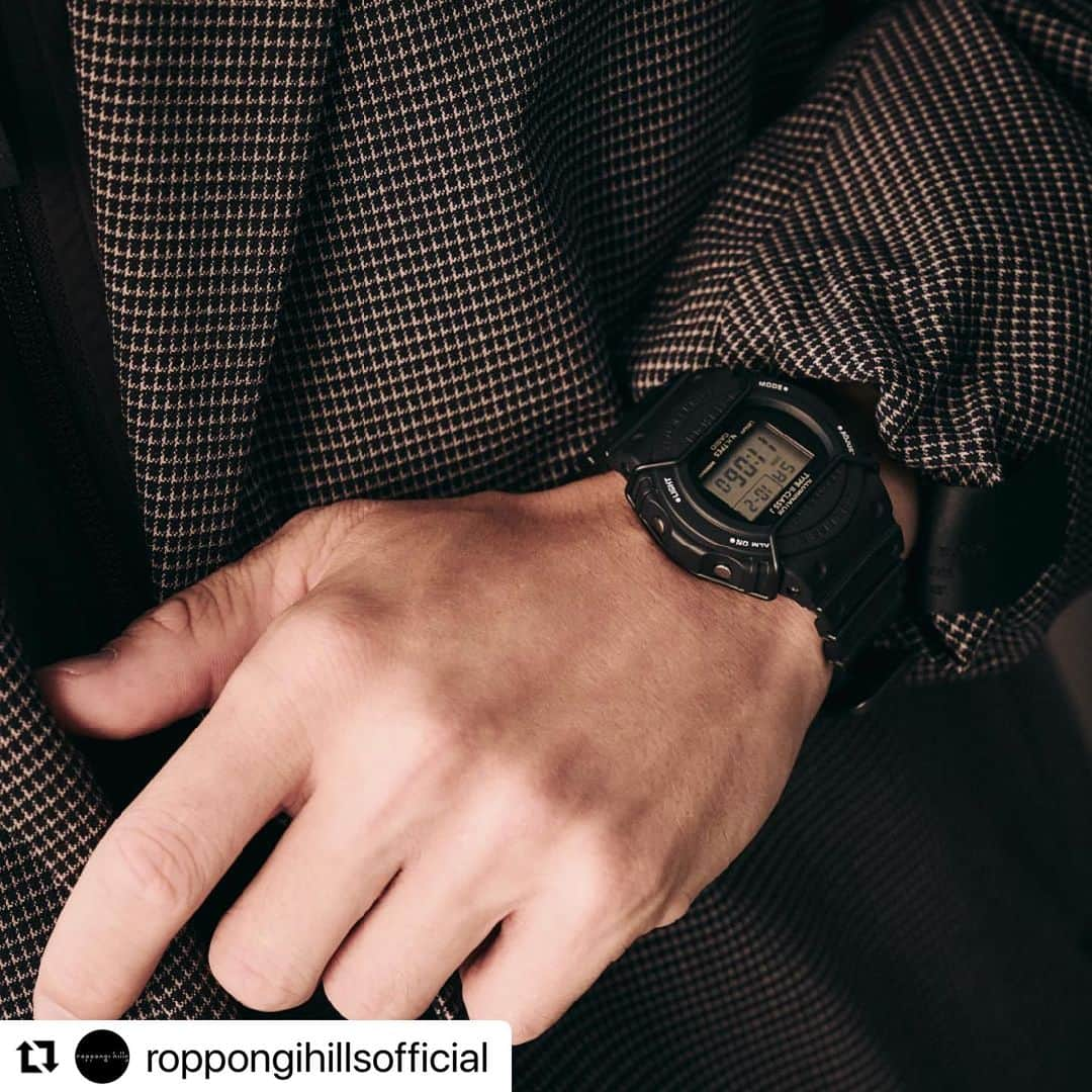 N.ハリウッドさんのインスタグラム写真 - (N.ハリウッドInstagram)「14th October, 2023 N.HOOLYWOOD x G-SHOCK will be pre-released only at   #nhoolywood_ROPPONGI  #misterhollywood#nhoolywood#nhoolywoodtpes  ______________________________________  #Repost @roppongihillsofficial ・・・ . Roppongi Hills Fashion 2023 Autumn-Winter 六本木ヒルズで見つける 特別な秋の装い✨  ファッションの秋、六本木ヒルズで見つけられるのは、優雅で品格を持った限定・先行アイテムの数々心地よい刺激と冒険が待つこの街で、新しいファッション、自分に出会いましょう。  N.HOOLYWOOD  Watch ¥24,200  N.HOOLYWOOD × G-SHOCK  Roppongi Hills Pre-Release  #六本木ヒルズ #roppongihills #2023AW #nhoolywood」10月13日 18時36分 - n_hoolywood