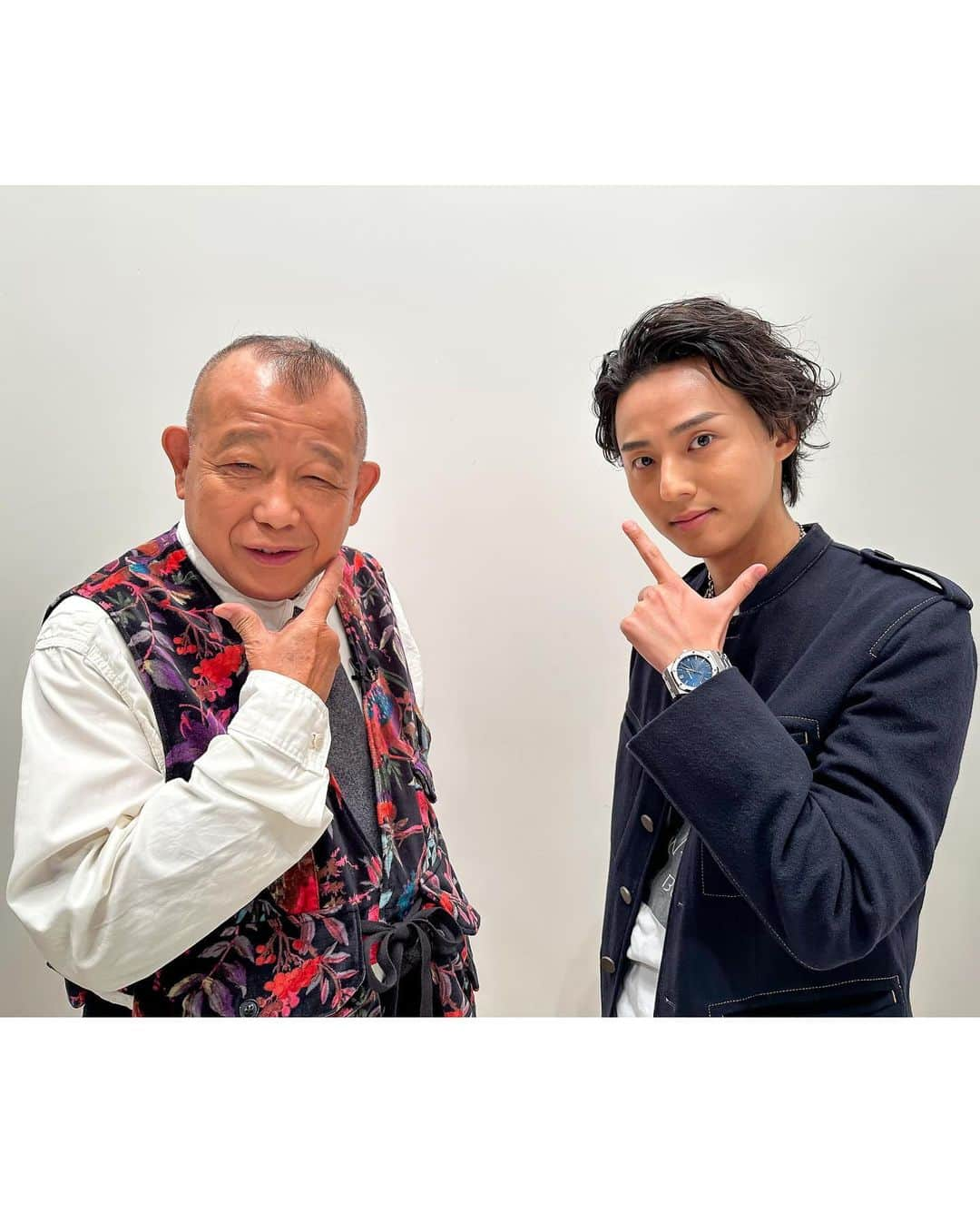 TBS「A-Studio」さんのインスタグラム写真 - (TBS「A-Studio」Instagram)「. ＼シャッキーン😎／  ポーズのレパートリーが なくなってきました…🥺 MC2人にやって欲しいポーズ コメントで募集しまーす📝  ▶︎10/6 放送 藤ヶ谷さん衣装 tops.tee.pants:spike shimokitazawa(all vintage) shoes:nike  #シャキーン #ベーガヤ #Aスタプラス #笑福亭鶴瓶 #藤ヶ谷太輔」10月13日 18時30分 - astudio_tbs