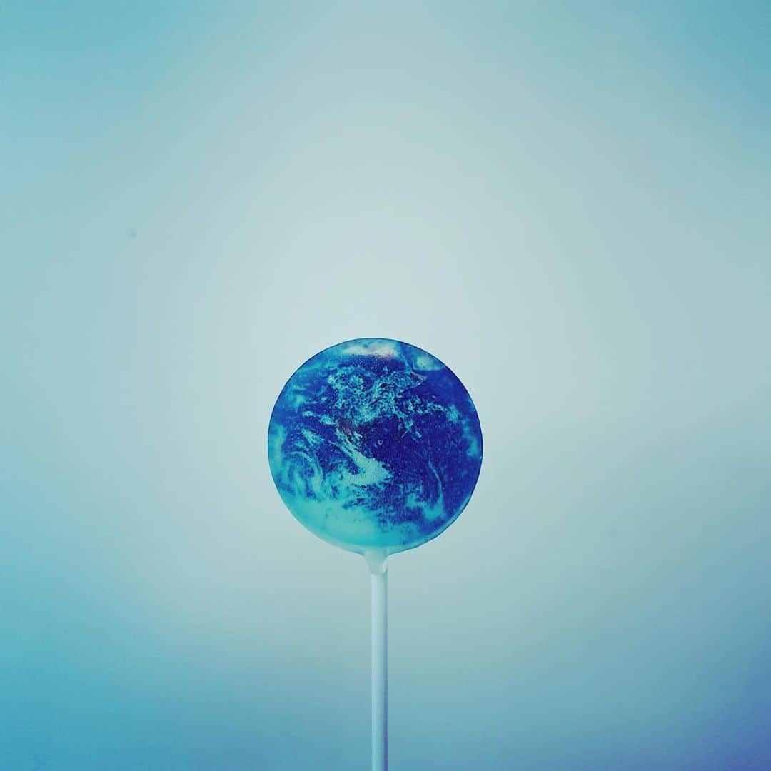 上原泰子のインスタグラム：「▽ 🍭 . . #惑星キャンディ#宇宙キャンディ #仙台市天文台#プラネタリウム」