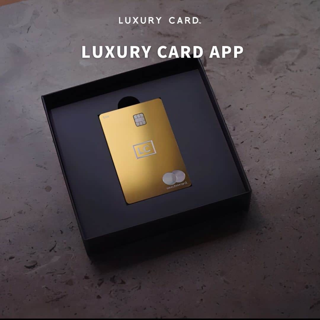 Luxury Card Japanのインスタグラム：「【ラグジュアリーカードが届いたら“これ”をしてください！💳】  ラグジュアリーカードを申し込んだあと、カードがご自宅に届くまでには通常2週間ほど時間をいただいております。 そしていざラグジュアリーカードが自宅に届いたらまず公式アプリをダウンロードするのがおすすめ！📱  一般非公開のエクスクルーシブな優待が、あなたの公式アプリに配信されています。  「LUXURY CARD公式アプリ」のダウンロードを忘れずにお願いいたします！  ▶ラグジュアリーカードについてもっと知りたい方は @luxurycardjapan のプロフィールリンクからご覧いただけます。 期間限定優待やトラベル・ダイニング・ライフスタイル優待を随時更新中！  #ラグジュアリーカード  #公式アプリ  #アプリ  #アプリケーション  #クレカ  #クレジットカード  #クレジットカード決済  #クレカ決済  #ゴールドカード  #ブラックカード  #チタンカード  #goldcard  #blackcard  #titaniumcard」