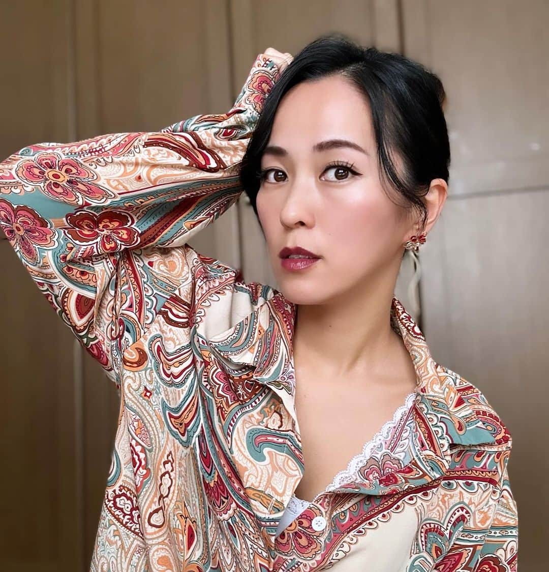 Sachiさんのインスタグラム写真 - (SachiInstagram)「男運が最強になかった私  私って男運ないんだよね 俺って女運ないんだよね って言っている人いるよね  当時の私もそうだったぁ  気付いてた？ そういう人は  最強に自分運がないんだってことに  変な人ばかり寄ってくる  大切にしてくれる人には出会えない  そういう考えだと こりゃお見事～！！に、 そういう人を引き寄せます  でもさ、 そういう人を引き寄せてる 自分ってどんな人なんだろう？  自分のことを嫌ってない？ 自分のことを大切に出来てる？    男運女運の前に 自分運を悪くしていませんか？   自分運を良くできるのは、 異性じゃなくて自分自身！  自信なんかなくてもいいの！ せめて 自分をいたわる 自分を大切にする 自分を少しでも好きになる  そしたら 自分運アップしちゃう♡  9年前と比べたら 今の私は最強に自分が良い♡  みんなも自分運 どんどん上げていきましょー！   #秋仕様#ぽーとれーと #アラフォー女子」10月13日 18時33分 - sacharmmy