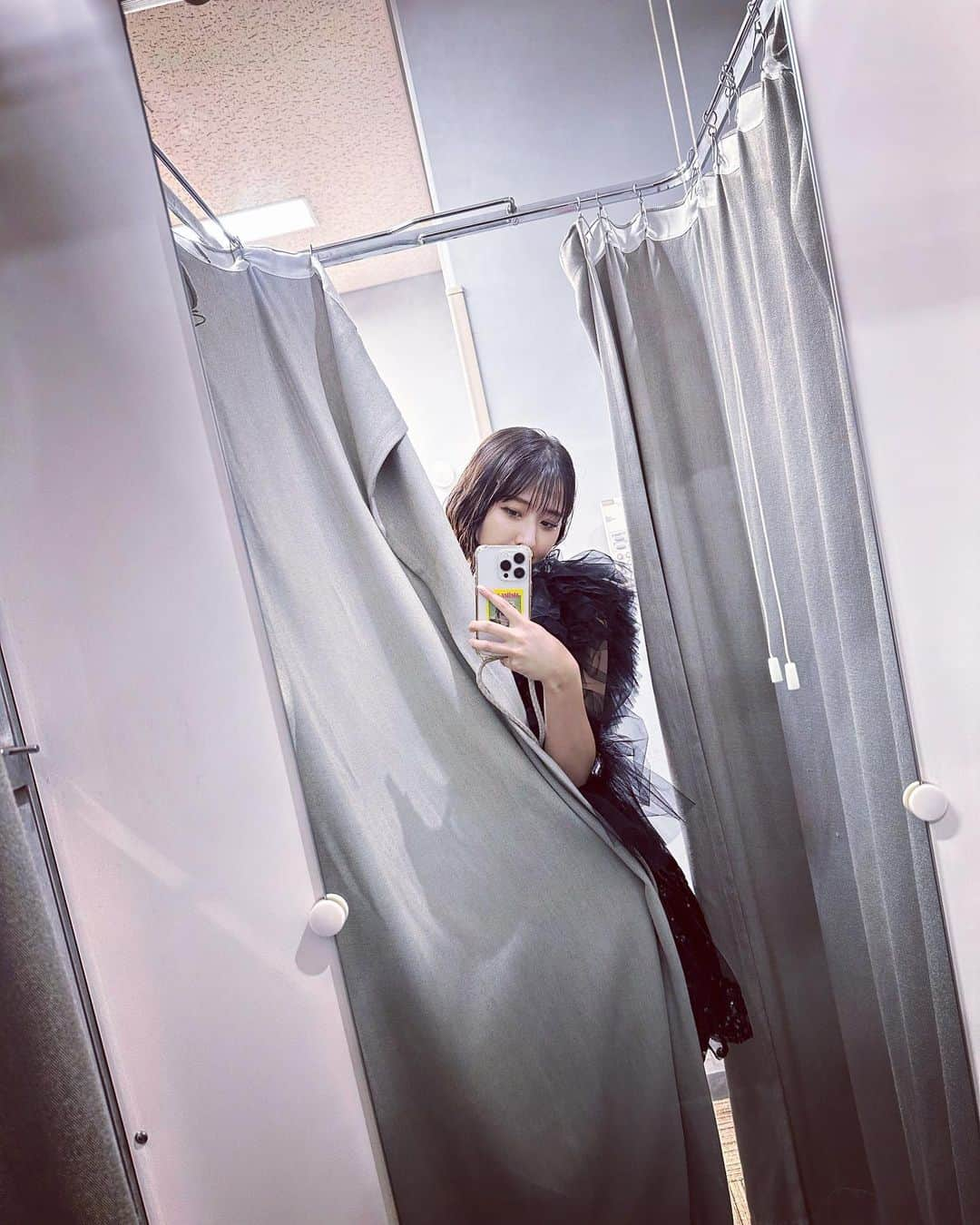 玉井詩織さんのインスタグラム写真 - (玉井詩織Instagram)「🖤 Momoiro Clover Z 15th Anniversary Tour “QUEEN OF STAGE”  いよいよ土日でラスト！ 7月から始まってあっという間だったなぁ。  東京2days、盛り上がっていきましょう🕺 2日目はAbemaPPVで生配信もあるよ👀  #15thanniversary  #QUEENOFSTAGE #ももQ #武蔵野の森総合スポーツプラザ」10月13日 18時38分 - shioritamai_official