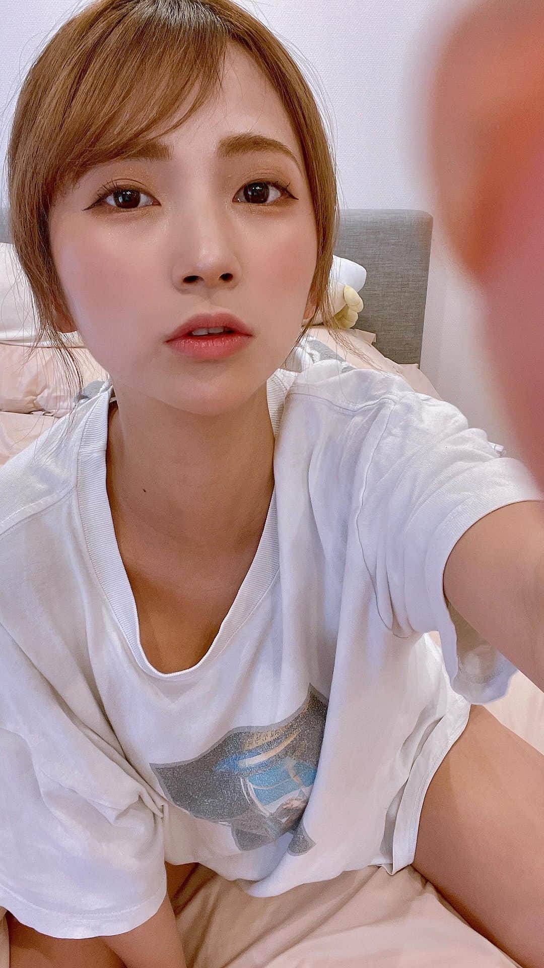 のインスタグラム：「写真だと思ったら動画だったやーつ😂😂  "街山あるある パート１"  こうゆう動画の使い道が分からないので、とりあえず投稿してみたよ😳💖  #まちみー #街山みほ #かわいい #写真 #おもしろ動画 #あるある #japan #girl #cute #beautiful #可愛」