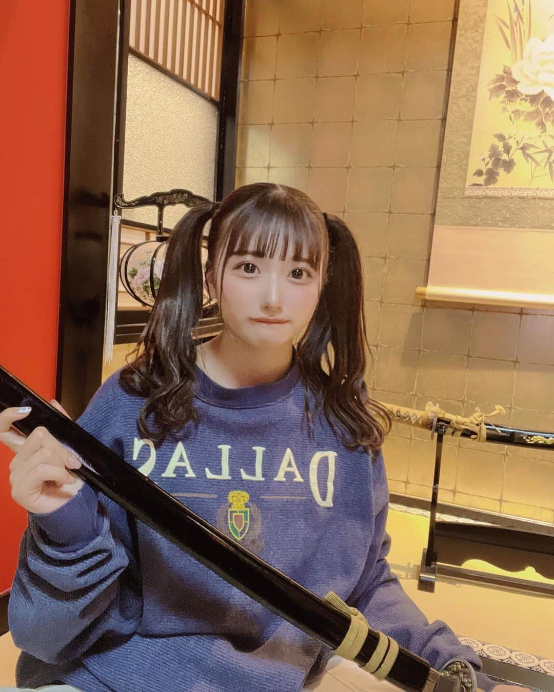 夢実あすかさんのインスタグラム写真 - (夢実あすかInstagram)「実家🐰🏠 ． うそぴょん  ．  #japaneseidol #japanesegirl #idol #instagood #instalike #selca #followforfollowback #selfie #today #ootd #dailylook #instafashion #followme #実家 #makeup #今日のコーデ  #アイドル  #アイドルメイク  #刀  #秋コーデ #いいね返し #自撮り #自撮り女子 #自撮り界隈 #推してください #スウェットコーデ #古着 #ラフコーデ #高めツインテール」10月13日 18時39分 - asukadayou213