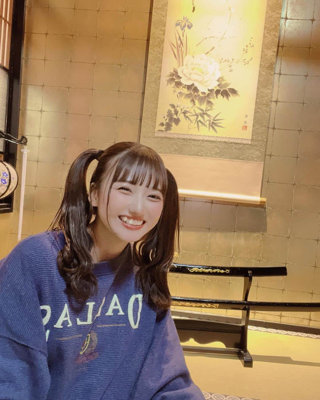 夢実あすかさんのインスタグラム写真 - (夢実あすかInstagram)「実家🐰🏠 ． うそぴょん  ．  #japaneseidol #japanesegirl #idol #instagood #instalike #selca #followforfollowback #selfie #today #ootd #dailylook #instafashion #followme #実家 #makeup #今日のコーデ  #アイドル  #アイドルメイク  #刀  #秋コーデ #いいね返し #自撮り #自撮り女子 #自撮り界隈 #推してください #スウェットコーデ #古着 #ラフコーデ #高めツインテール」10月13日 18時39分 - asukadayou213