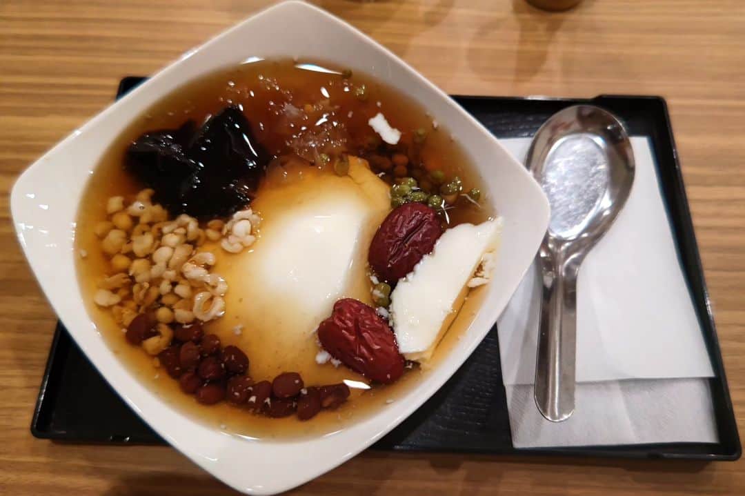 伊藤修子さんのインスタグラム写真 - (伊藤修子Instagram)「台湾料理店の近くに豆花もあり食後にハシゴできました。全然近所ではないのでたまにしか行けなそうですが…。」10月13日 18時40分 - itoshuko