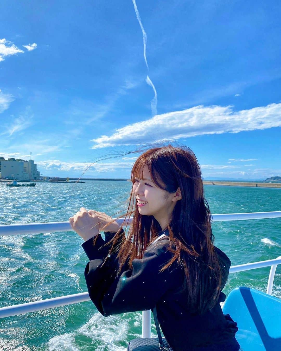 荒野姫楓さんのインスタグラム写真 - (荒野姫楓Instagram)「⛴💨  ここまで来たら もうどこか分かったかな？  （ちなみにこの日はちゃめちゃに荒波&強風でした）  . #愛知#愛知観光#愛知県#船#船旅#フェリー#海#海のある生活#海が好き#青空#強風#aichi#aichiken#nagoya」10月13日 18時55分 - _arnhmk_