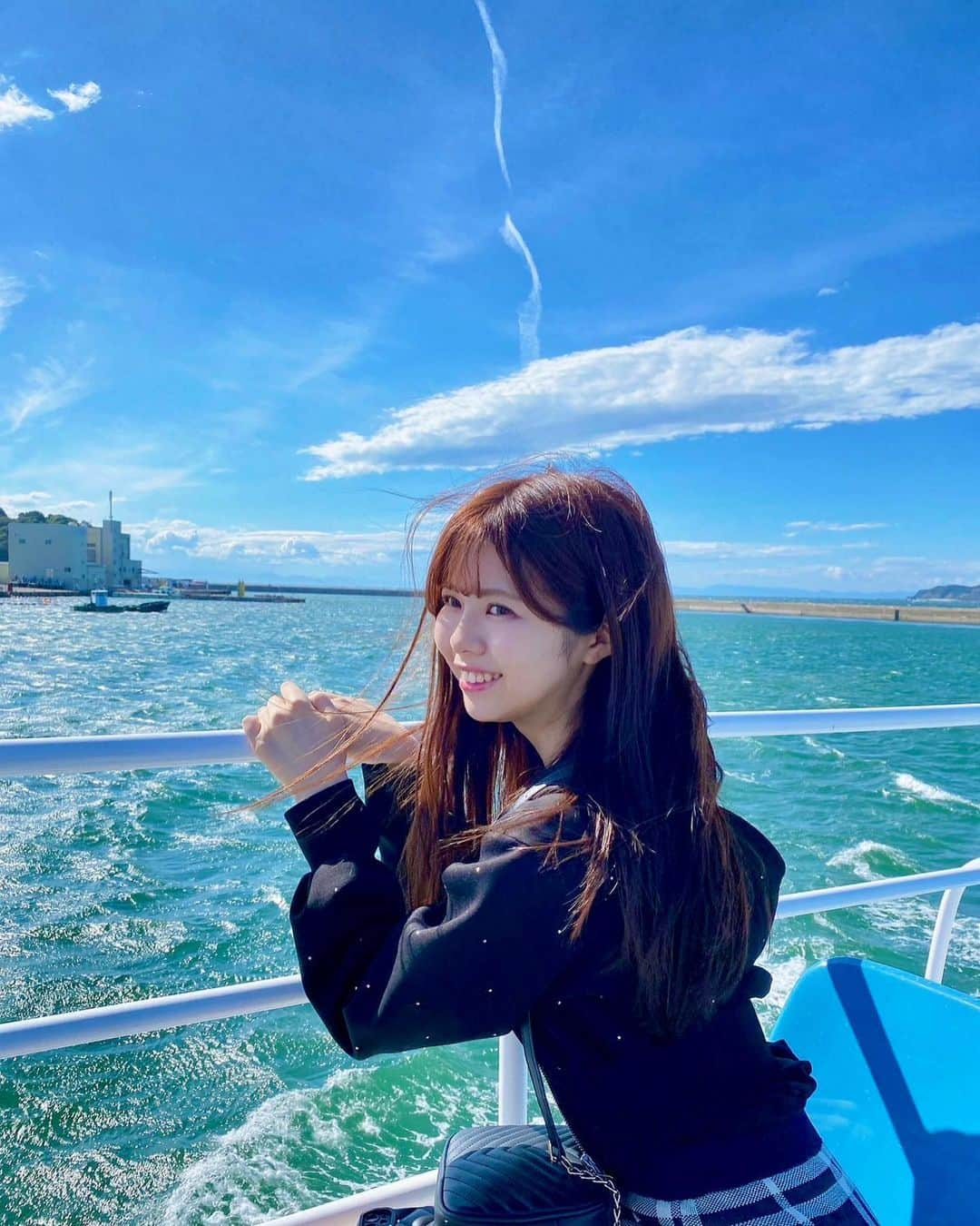 荒野姫楓さんのインスタグラム写真 - (荒野姫楓Instagram)「⛴💨  ここまで来たら もうどこか分かったかな？  （ちなみにこの日はちゃめちゃに荒波&強風でした）  . #愛知#愛知観光#愛知県#船#船旅#フェリー#海#海のある生活#海が好き#青空#強風#aichi#aichiken#nagoya」10月13日 18時55分 - _arnhmk_