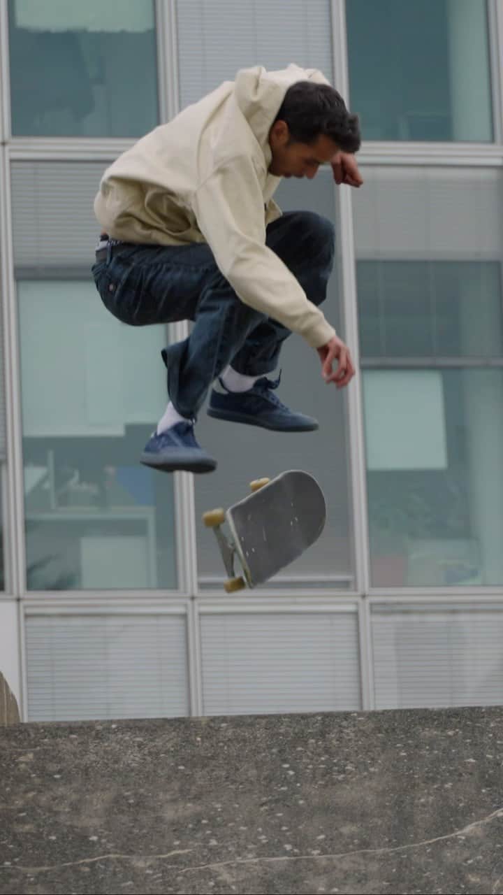 のインスタグラム：「【DICKIES SKATEBOARDING】 TOM KNOX シグネチャーコレクション  @t0mKn0x  コーデュロイ フーディー デニムパンツ ルーズフィット  取り扱い情報： ディッキーズ公式オンラインショップ → dickies.jp ディッキーズららぽーと横浜 ディッキーズ大阪梅田HEP FIVE  📹@thejoeface  #DickiesSkate #TomKnoxCollection #Dickies #ディッキーズ」