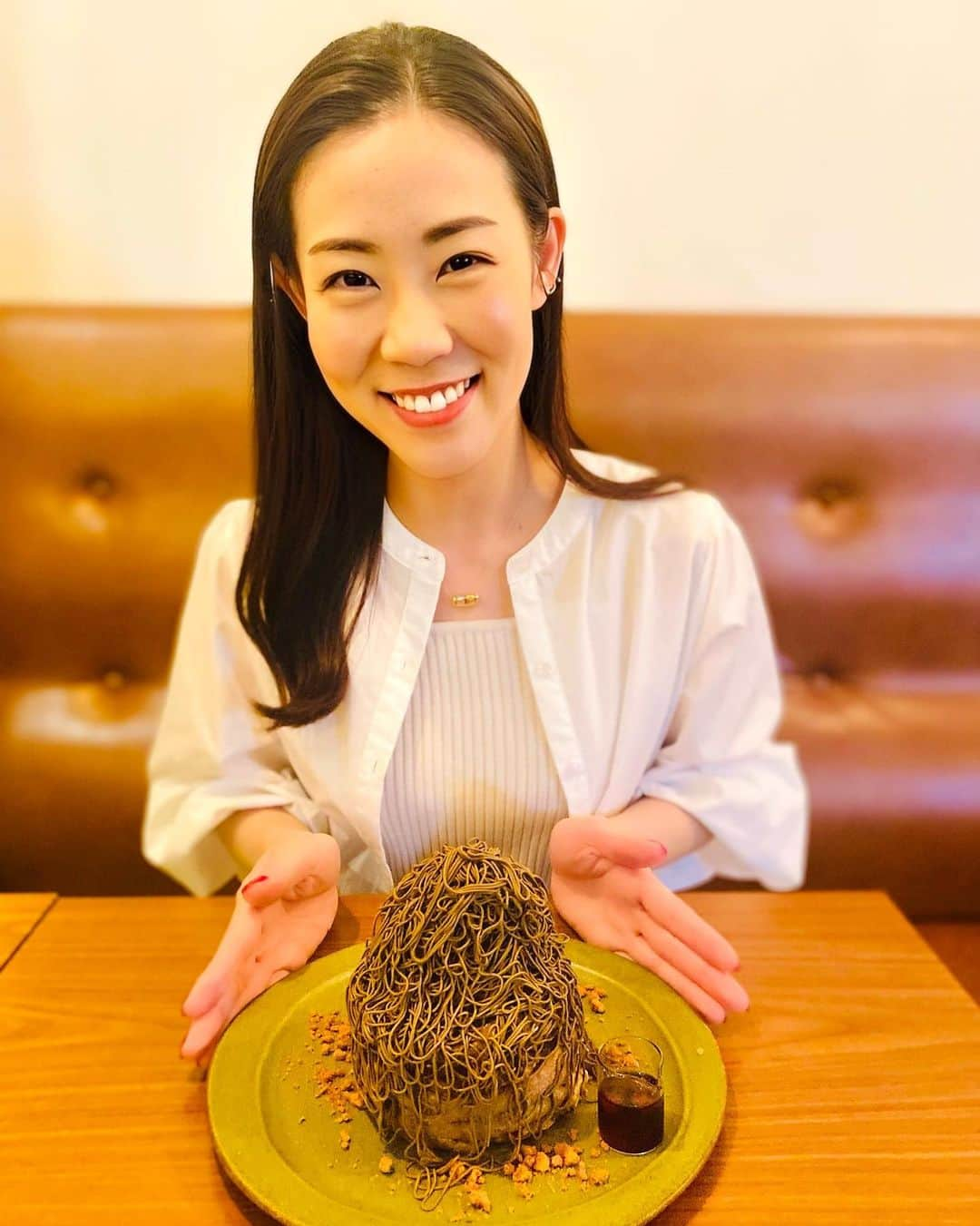 菜那くららのインスタグラム：「🌰🤎🍂  食欲の秋…🐿️✨  ほうじ茶と栗のパンケーキ🥞 目の前で仕上げてくれます🌰✨  よくばりポテト！！ さつまいものフライが甘くて とっても美味しかったー🍠💜  美味しい物を堪能した幸せ時間でした☺️💓  【🎀ヌビトートバッグ🎀】 ご注文下さった皆さま、ありがとうございます🛍️ 本日、第二弾発送致しました✨ お届けまでしばらくお待ちください☺️🎀  残りわずかとなってきました‼︎ 気になってる方はお早めに♡ プロフィールのショップ𝖴𝖱𝖫から是非✨  @nana_no_moe_handmade #ハンドメイド#ハンドメイドショップ#handmade #トートバッグ#トートバック#サブバック#ママバッグ #お稽古バッグ #レッスンバッグ #レッスンバック #ヌビトートバッグ#ヌビバッグ #オンラインショップ  #食欲の秋 #栗活 #記録投稿 #芋栗南京 の #美味しい季節」