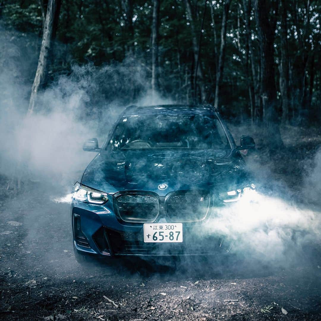 BMW Japanさんのインスタグラム写真 - (BMW JapanInstagram)「フェアに行きたくなったらいいねで教えてください。 「BMW HALLOWEEN FAIR」10月14日(土)・15日(日)・21日(土)・22日(日)の4日間、BMW正規ディーラーでハロウィンフェアを開催。  ショールームに潜んでいる“BMWゴースト”を見つけて頂いた方には、BMWハロウィンオリジナルステッカーをプレゼント。 他にも家族で行きたくなるイベントをご用意しています。  ブルーに彩られたBMWのショールームで、いつもとは違うハロウィンを。  ※フェアの有無、開催日は店舗によって異なりますので事前にお問い合わせください。  詳細は @bmwjapan アカウントトップのURLからチェック。  #BMW #駆けぬける歓び #BMWJapan #THEiX3 #BMWiX3 #BMWi #BornElectric #BMWElectric #electriccar #EVcar #電気自動車 #電気のチカラで新たなる歓びを #Halloween #ハロウィン」10月13日 19時00分 - bmwjapan