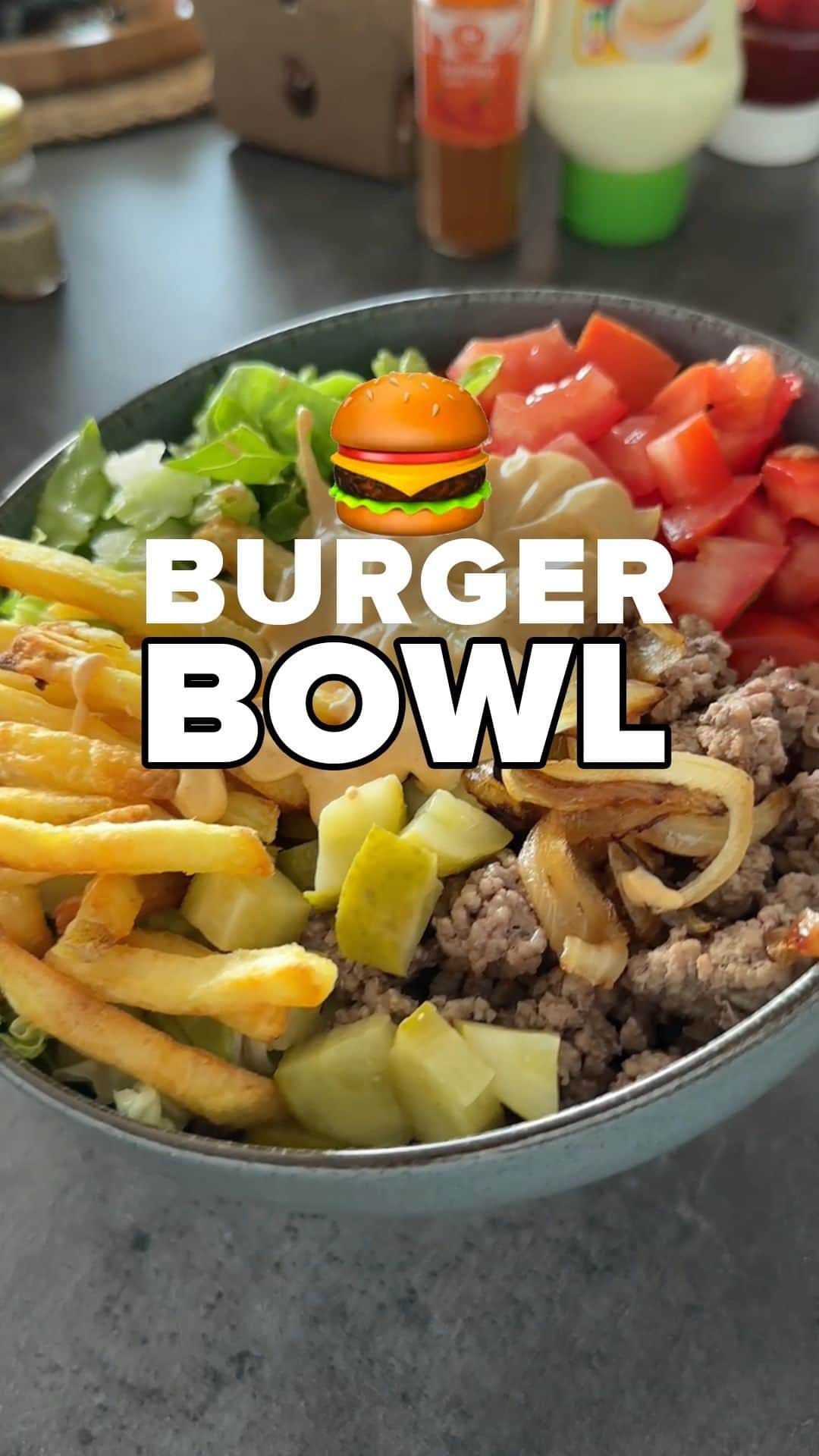 Carrefour Franceのインスタグラム：「Notre nouveau bowl préféré 🍔🥬🍟😋  Vous en dites quoi de ce burger revisité ?  #carrefour #recettefacile #journeemondialeduburger #recetterevisitee」
