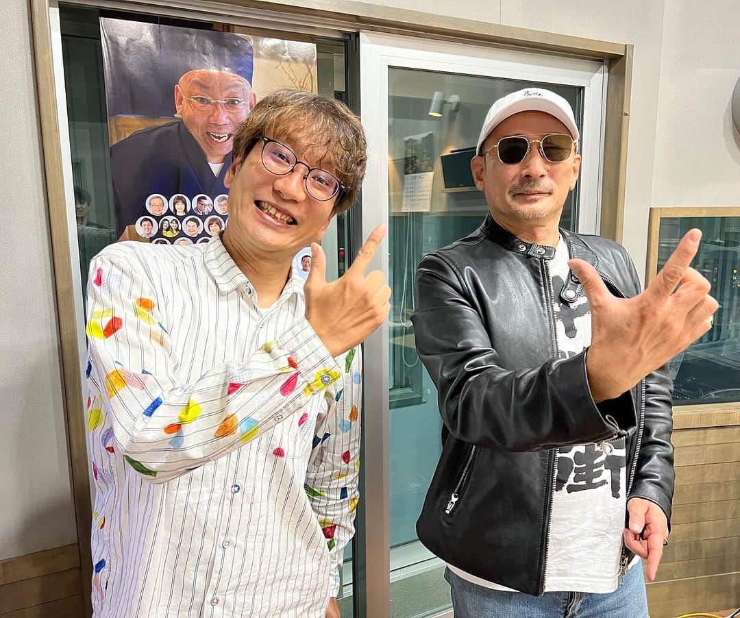 クレイジーケンバンド【公式】のインスタグラム：「本日最後はSTVラジオ「吉川のりお スーパーLIVE」生出演させていただきました。 東方旅館セレクトしていただきました。 吉川のりおさんありがとうございました。  byスタッフ  #クレイジーケンバンド  #crazykenband #横山剣 #世界  #札幌 #stvラジオ」