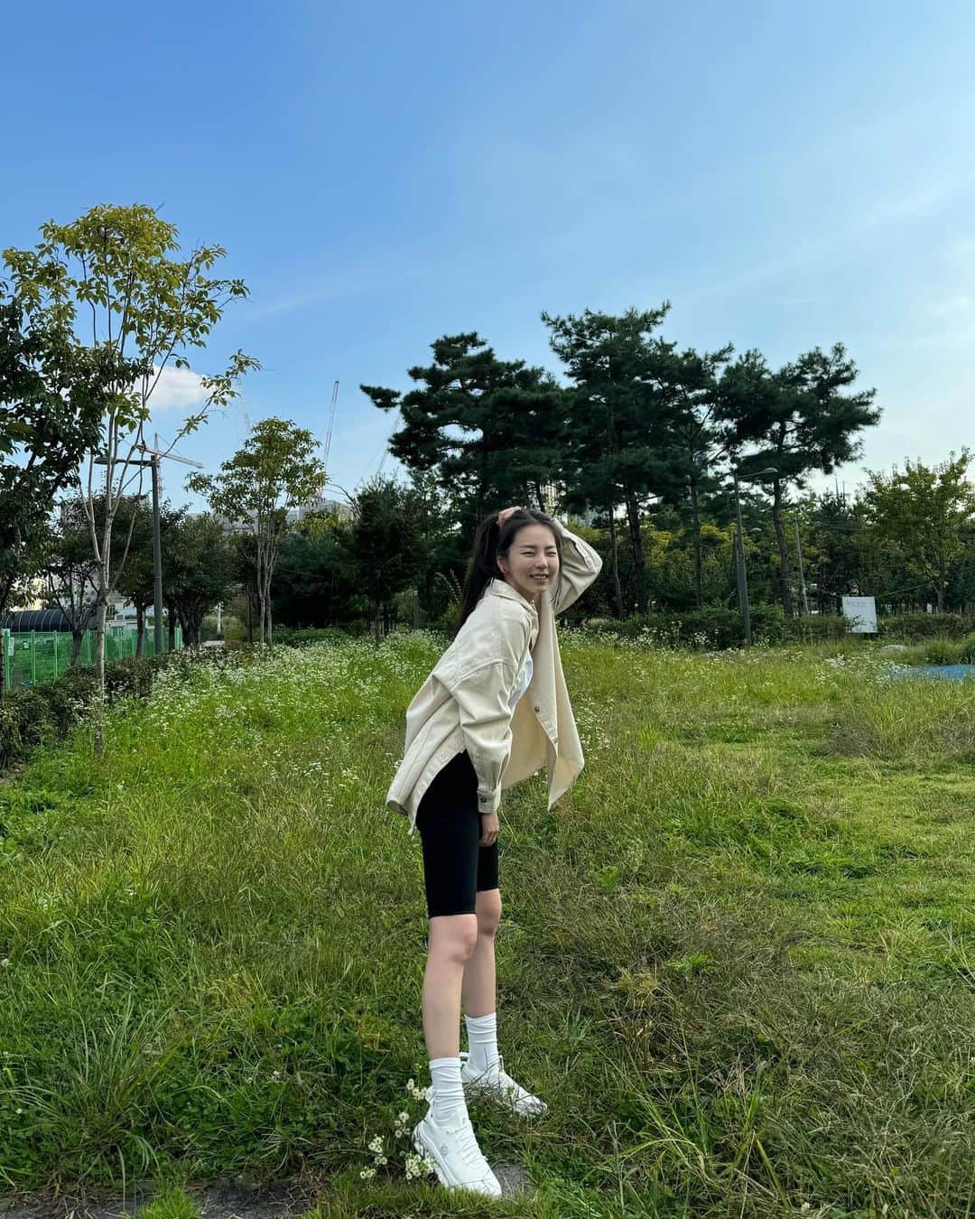 のインスタグラム：「💙🤍💚 #LOEWExOn #LOEWE #광고」