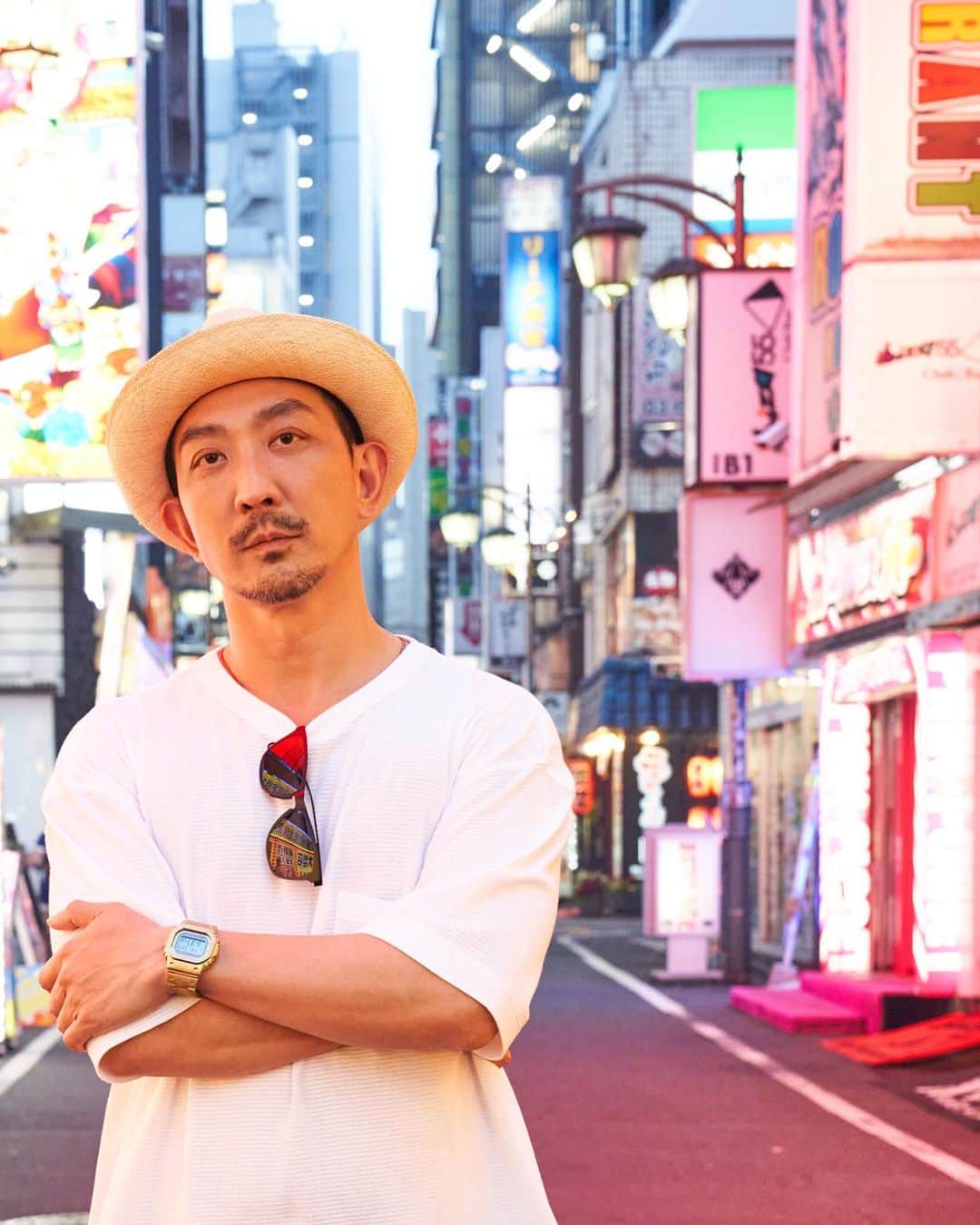 サム・リーのインスタグラム：「是有堅韌內核的腕錶，更是潮流文化的推動者。在gshock40週年 之際回到故事伊始之地，重溫“創造一隻跌唔壞手錶”嘅初心，期待未來以堅韌信念挑戰更多不可能！ @gshock_casio_official  @gshock_jp #gshock40thanniversary」