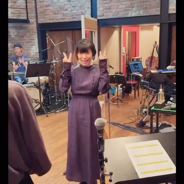 Salyuのインスタグラム：「Happy Birthday Salyu!!!!!!!!! 円都ライブリハだった本日、みなさんに祝っていただきました🎂🙌🏻🙌🏻」