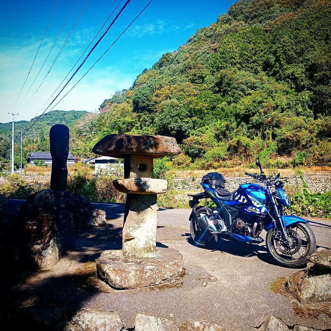 松本隆博のインスタグラム：「。⁡ ⁡ちょっとエンジン掛けるだけ、⁡ ⁡と思ったけどあまりに良い天気⁡ ⁡🌞😊🌞て事で久々少し走りました⁡ ⁡( ᴖ ·̫ ᴖ )⁡ ⁡きもちよかたー(ﾉ˶>ᗜ​<˵)ﾉ⁡ ⁡⁡ ⁡還暦バイク少年 松本隆博⁡ ⁡」