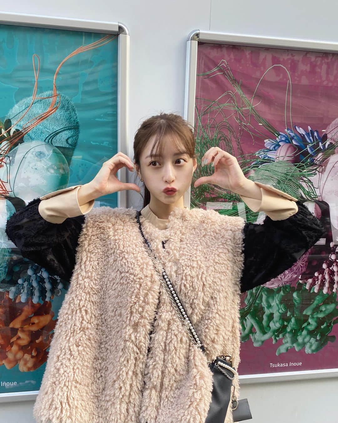 のインスタグラム：「・ ・  #れんの服 🐈‍⬛bab 🐈classicalelf 👢zara  ボリューム感が可愛いベストは 朝と夜の寒暖差で助かりまくり😂🫶🩵 (ポケット付きなのがほんと嬉しい)  151cm アイボリーＭ🥯  #クラシカルエルフ #classicalelf #エルフコーデ #java #ジャバ #ユニクロ #ザラ #zozo #zozotown #zozo購入品 #zozotown購入品 #ファーベスト #キルティングベスト #リバーシブル #骨格ウェーブ #骨格ナチュラル #骨格ストレート #イエベコーデ #ブルベコーデ #秋服 #秋服コーデ   @classicalelf_official   ・ ・」