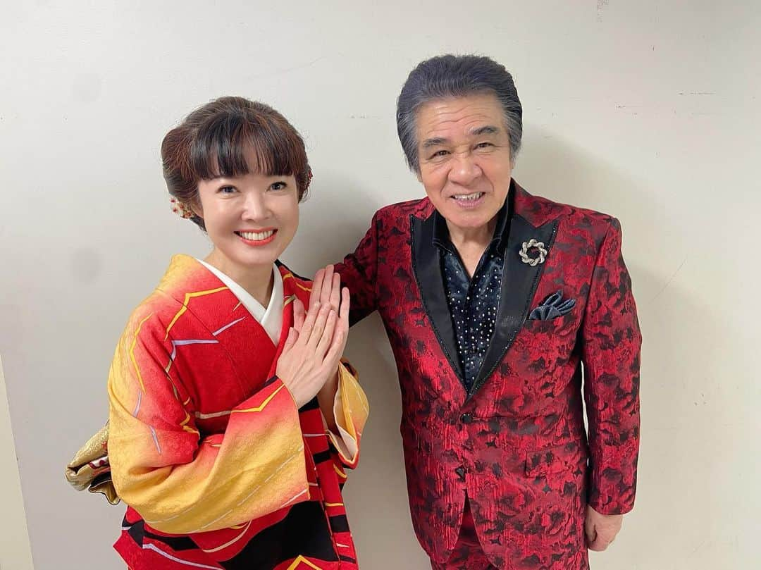 田川寿美さんのインスタグラム写真 - (田川寿美Instagram)「やはり！今日も渋くて 男の背中に魅了されました！  #田川寿美#東京都#立川市#敬老会#たましんRISURUホール#鳥羽一郎 先輩#兄弟#山川豊 先輩#下田の椿#着物#演歌#歌謡曲#Japanese#enka」10月13日 19時22分 - toshimi_tagawa