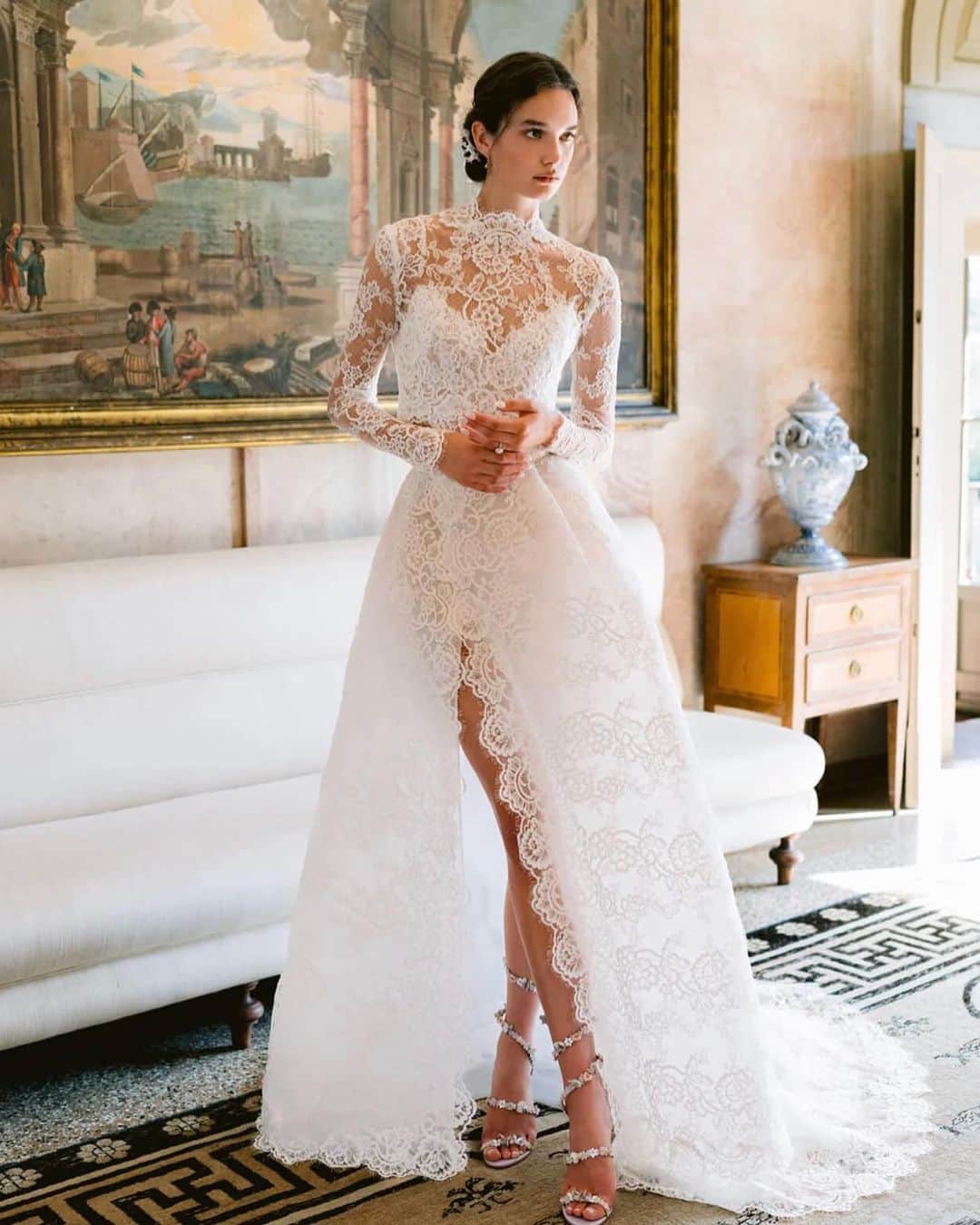 SOYOO BRIDALさんのインスタグラム写真 - (SOYOO BRIDALInstagram)「.  2024 FALL SOYOO BRIDAL SELECTION #2   @soyoobridal_official x @moniquelhuillier 🏷️   Set in a historic, 17th century Villa, Monique’s 2024 comes to life. Fashion’s “it-girl” will get lost in the versatility of interchangeable jackets, diverse hemlines, sculpted corsetry and dimension.   #소유브라이덜 #모니크륄리에 #2024fall #justlaunched #justordered✍️ #내년봄에옵니다 💫」10月13日 19時25分 - soyoobridal_official
