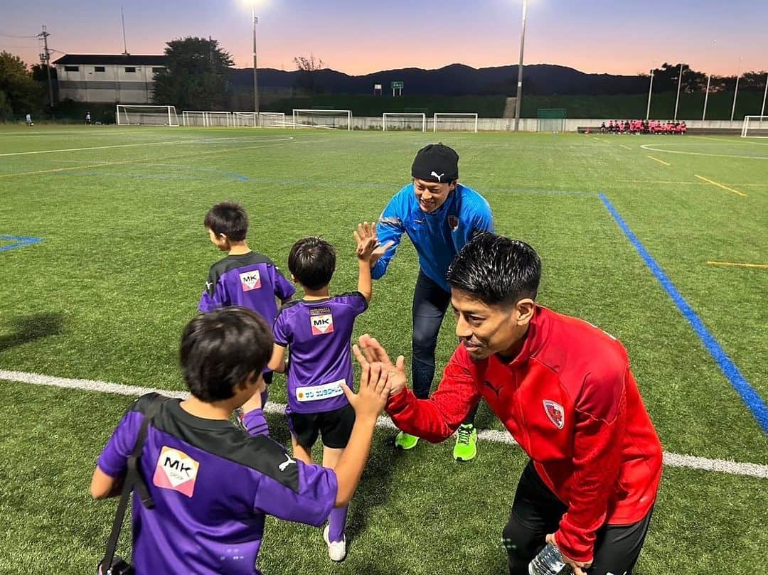 宮吉拓実さんのインスタグラム写真 - (宮吉拓実Instagram)「吉祥院スクールにソンユンと参加してきました！ 子供たちと一緒にボールを蹴って楽しい時間を過ごすことができました🙌 次はどこのスクールに行こうかな？⚽️」10月13日 19時25分 - takumi_miyayoshi