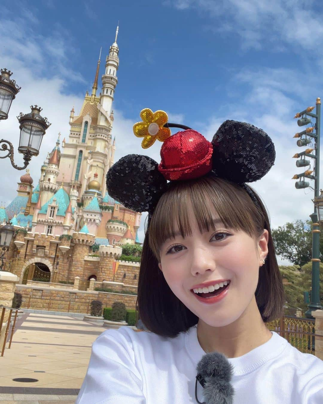 榎本ゆいなのインスタグラム：「明日の#王様のブランチ は！ 　 　 香港ディズニーランド🐭 遊び尽くしスペシャル！！！🏰✨ 　 です！！ 　 なんと、世界初登場のあのエリアにも...！ すごかったなー感動したなー！🥹🥹 楽しみすぎて、行く前に映画いっぱい観ました(笑) 　 　 そして、中継も担当します！ スタジオにもいるので、9:30〜是非ご覧ください☺︎ 　 #香港 #香港ディズニーランド」