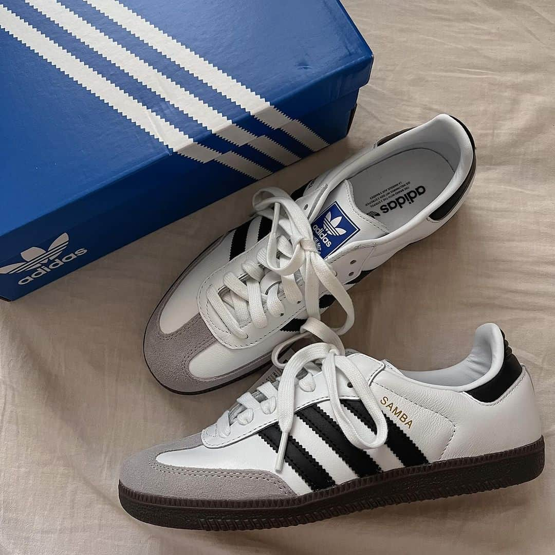 nanaさんのインスタグラム写真 - (nanaInstagram)「ㅤㅤ #nanaスニーカー 👈🏻 ㅤ ㅤ 数年ぶりのadidas🥹 買わへんで！買わへんで！買わへんで！ ㅤ と思ってたんやけど、 たまたま2日前に全サイズ入荷して… ってSHOPに入ったが最後😂 スタッフさんの神接客にもやられ🤣 ㅤ 買いました🛒 ㅤ 次はガゼルの厚底買う🥹 ㅤ ㅤ ㅤ @adidas @adidastokyo @adidasoriginals  #adidas  #adidassamba #adidassambaog  #samba #sambaog   ㅤ ㅤ #アディダス #サンバ #アディダスサンバ #スニーカーヘッズ #スニーカー女子 #スニーカー中毒 #スニーカーマニア #sneakers #アディダススニーカー  #ジャパスニ #ジャパスニ女子」10月13日 19時27分 - nanapanda517