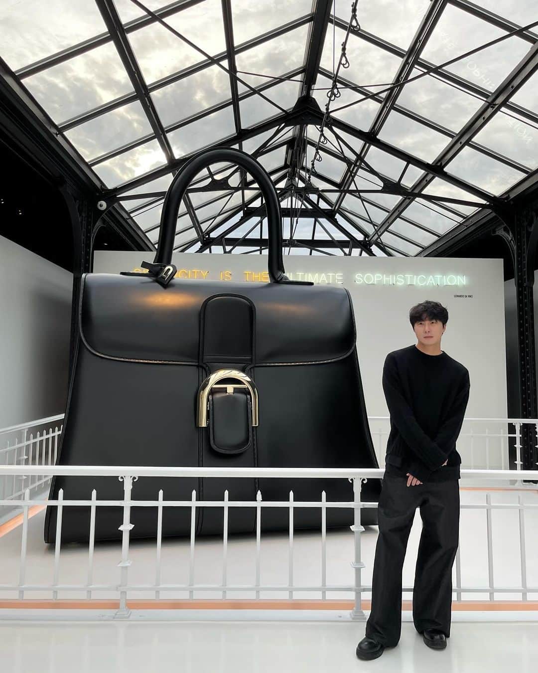 チョン・イルのインスタグラム：「A memorable and special experience at Delvaux Headquarter in Brussel, thanks to Delvaux 🇧🇪 @delvaux」