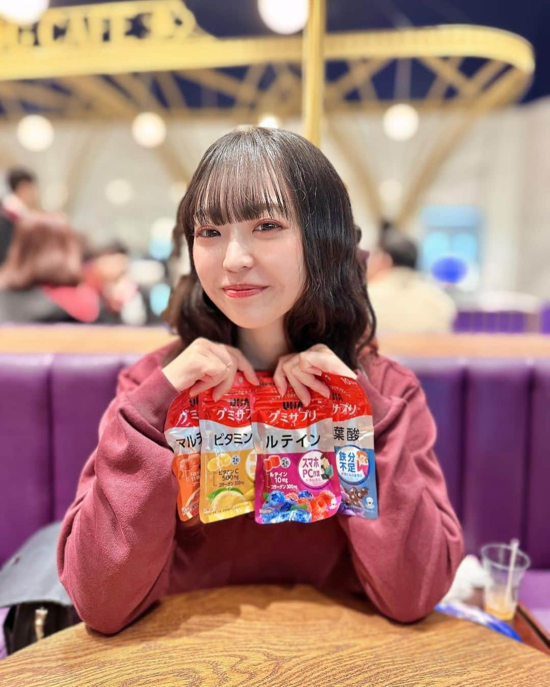 白井佑奈さんのインスタグラム写真 - (白井佑奈Instagram)「🍬  UHA味覚糖グミサプリを頂いたよ🫶      UHA味覚糖といえば、ぷっちょやシゲキックスを思い浮かべるよね🤭💗    今回のグミは不足しがちな栄養素を補える4種類を紹介するよ❣️   *☼*―――――*☼*―――――*☼*    ＊鉄＆葉酸→鉄分不足 ＊ビタミンC→美容&健康 ＊マルチビタミン→ビタミン補給 ＊ルテイン→パソコン作業が多い人へ  *☼*―――――*☼*―――――*☼*    薬のサプリ系はなんとなく続けづらそうだけど、グミなら…って気がしない？☺️    それぞれのグミがどんな人向けかもわかりやすいから選びやすいよね🫶    形も味も違うから全部試して味わってみたけど、私は鉄分不足をよく感じるから鉄&葉酸のグミを摂るようになったかな🙆‍♀️    少しでも貧血とか軽くなりますように〜！     ＊＊＊＊＊＊＊＊＊＊  お仕事依頼はDMへ💌💭 ＊＊＊＊＊＊＊＊＊＊    プロフィールリンクはこちら👉 @yuna_smile0130      #PR#uha味覚糖#グミサプリ#グミ#グミ好き#健康食品#鉄#葉酸#ルテイン#ビタミン#サプリ#グミ習慣#シゲキックス#ぷっちょ#貧血#貧血改善#貧血対策#鉄分不足#ビタミン補給#ビタミン不足#美容健康#ヘルスケア#uha味覚糖ヘルスケア」10月13日 19時30分 - yuna_smile0130