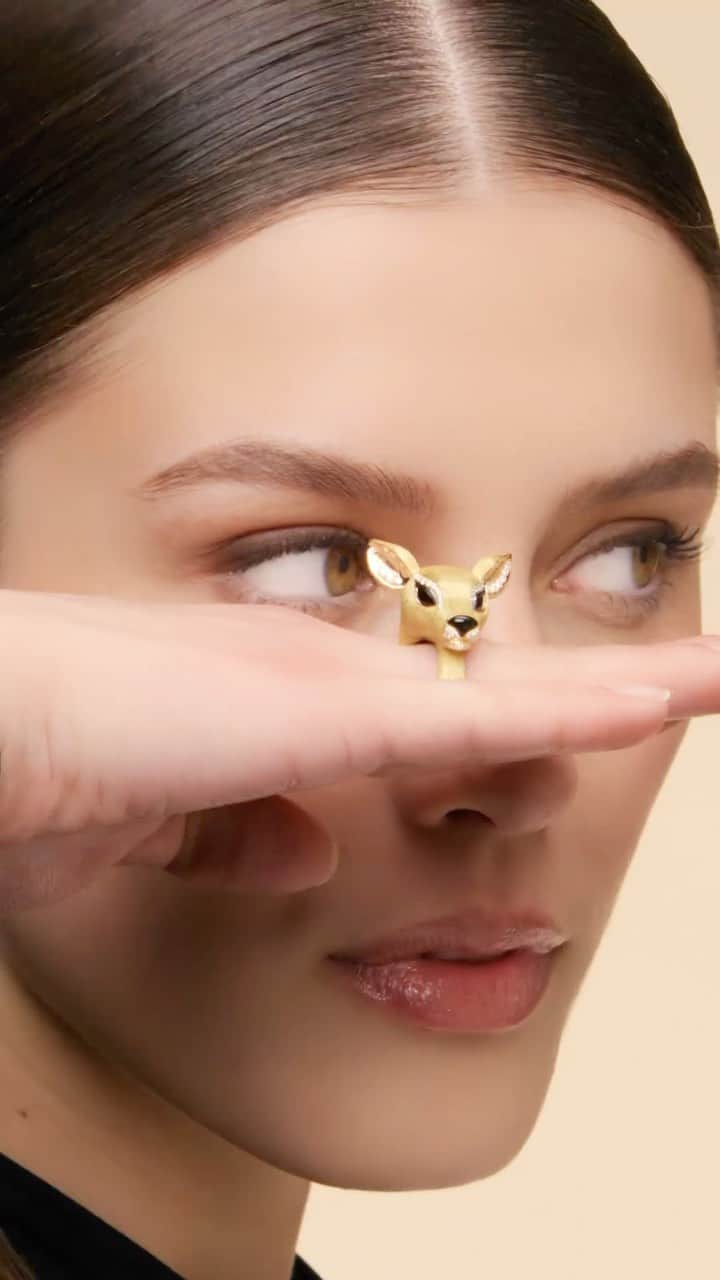 ブシュロンのインスタグラム：「Who am I?⁣ ⁣ I am a symbol of gentleness. My vulnerability is my greatest strength. I embody love and protection. My heart is always wide open, just as my eyes!⁣ ⁣ I am Nara the doe.⁣ #BoucheronAnimals」
