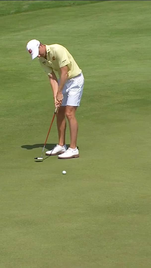 カルロス・オルティスのインスタグラム：「Early bird gets the birdie 😎  Carlos strikes his first birdie of the day 🔥  #LIVGolf #FireballsGC」