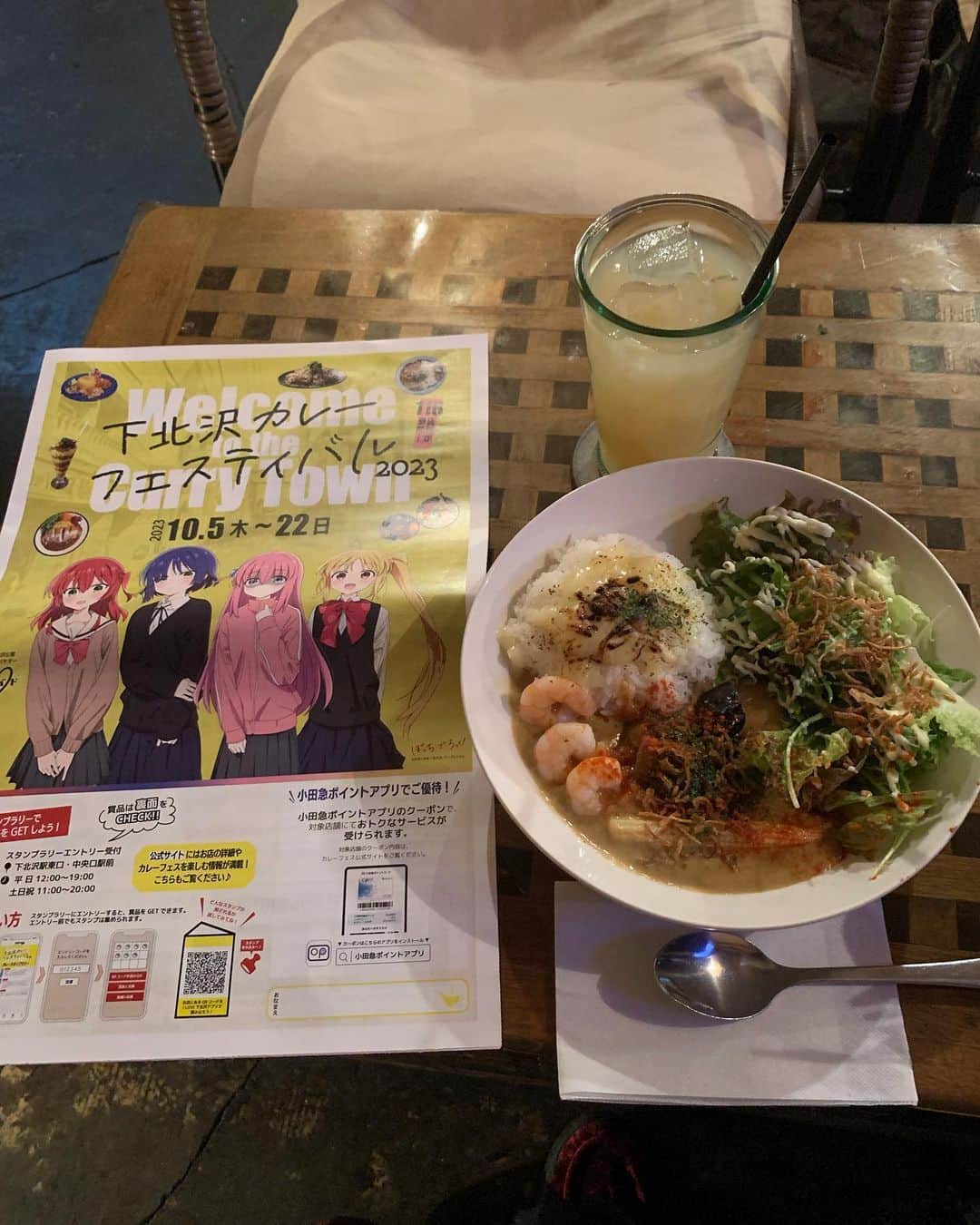 栗原類のインスタグラム：「カレーフェス　2軒目 3rd Stone Cafeのココナッツカレー　フェスシーズン限定での盛り合わせも美味しい エビとナスがカレーの甘さと辛さをいい具合に融合させていて好きです。 辛いのが苦手な方でも美味しく食べれます。 #カレーフェス　#下北沢　#3rdstonecafe  #curry  #shimokitazawa」