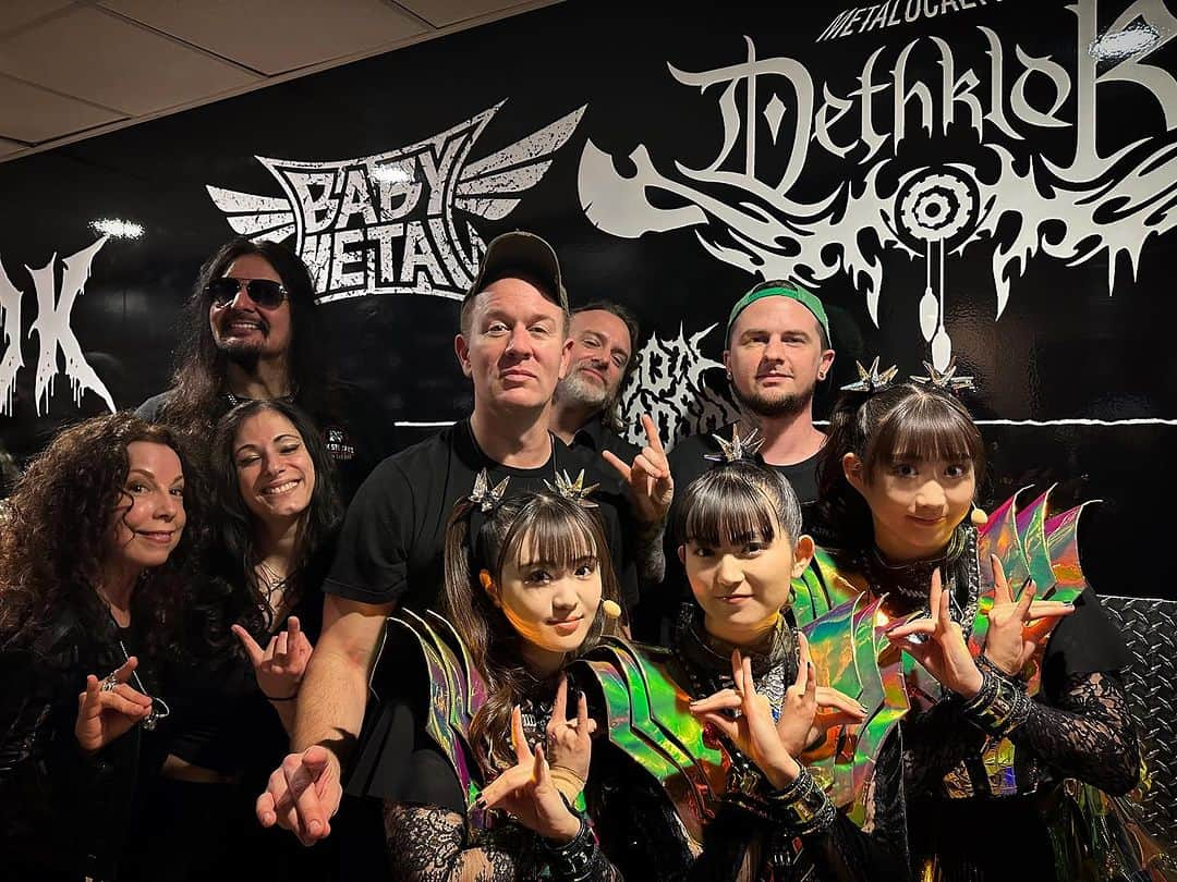 BABYMETALさんのインスタグラム写真 - (BABYMETALInstagram)「Thank you for coming to THE BABYKLOK TOUR 2023 TOUR FINAL in Los Angeles🌴 Thank you @metalocalypse @jasonreevesrichardson   #BABYMETAL #BABYMETALWORLDTOUR2023 #THEBABYKLOKTOUR #LOSANGELES」10月13日 19時45分 - babymetal_official