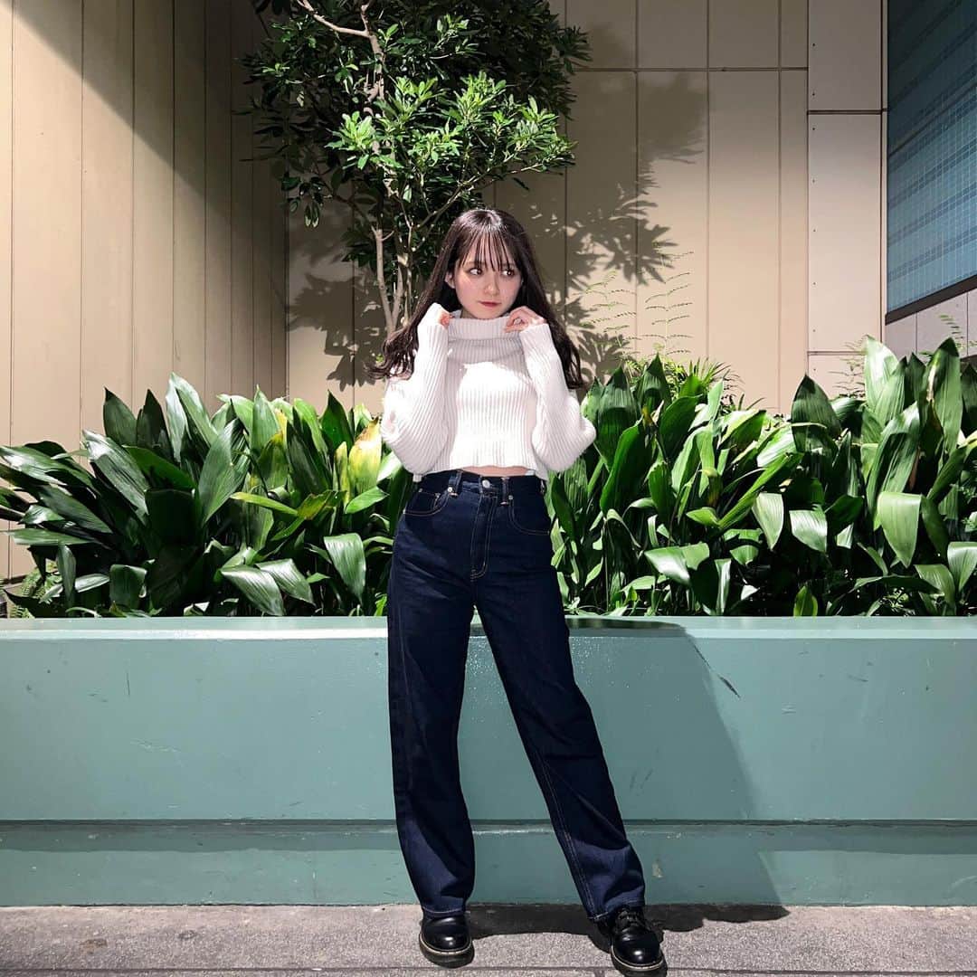 のインスタグラム：「寒い季節が来るね〜☃️  何枚目が好き〜？  #PR #AZUL#AZULBYMOUSSY」