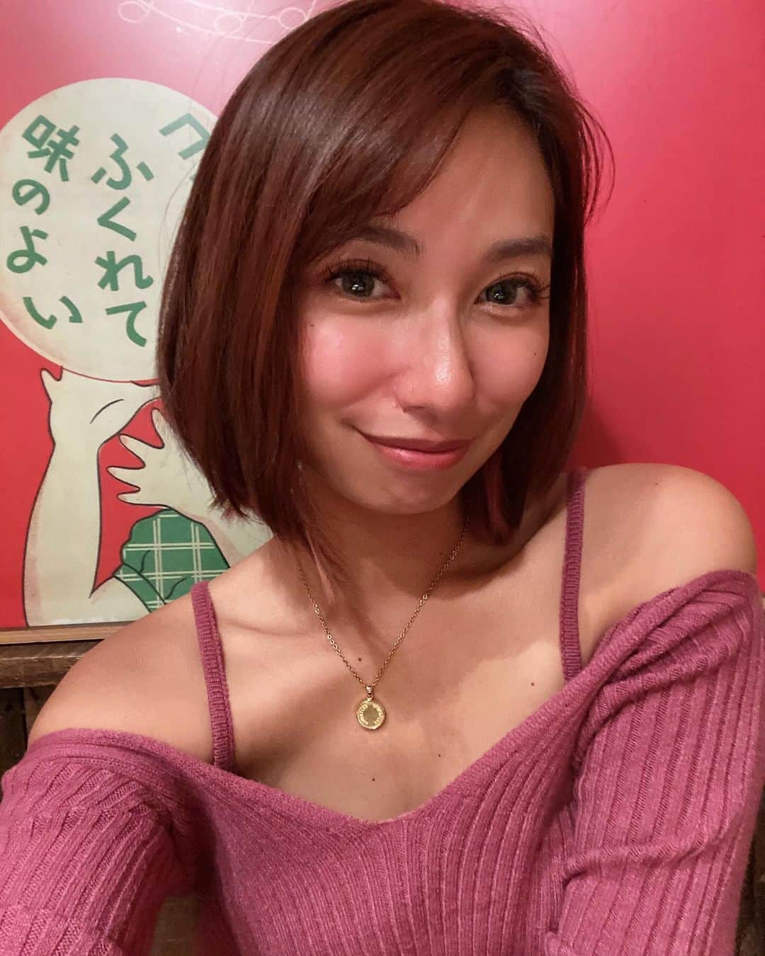 エマ中岡優姫さんのインスタグラム写真 - (エマ中岡優姫Instagram)「生肉好き必見❤️ 📍生肉専門店 焼肉 金次郎岩国店 リールにもupしたけど ほーーーんと！ 生肉おいしい🥹🩷 この日は焼肉は食べず 生肉ばかり食べてました🦁🩷 店内もレトロな感じで とてもよかった🥳 （食べることばかり考えてて全然写真撮ってなかった🤪） 今度はここのプリンも食べてみたい🥰 #岩国  #生肉専門店焼肉金次郎  #生肉  #ユッケ  #レバ刺し」10月13日 19時53分 - emma__yun