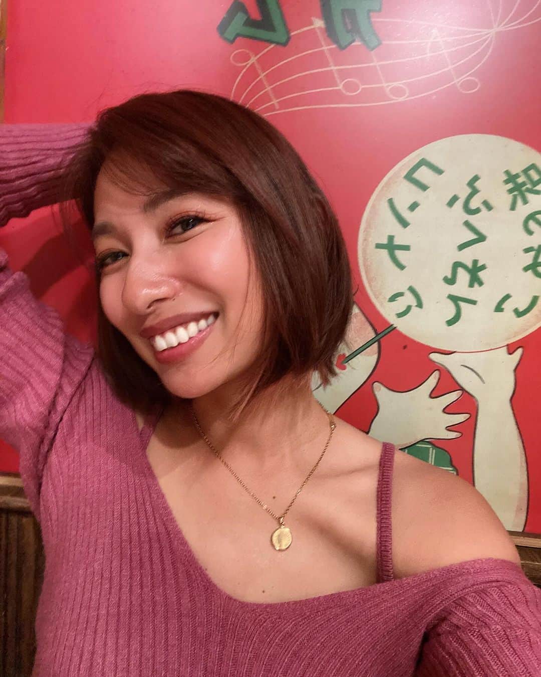 エマ中岡優姫さんのインスタグラム写真 - (エマ中岡優姫Instagram)「生肉好き必見❤️ 📍生肉専門店 焼肉 金次郎岩国店 リールにもupしたけど ほーーーんと！ 生肉おいしい🥹🩷 この日は焼肉は食べず 生肉ばかり食べてました🦁🩷 店内もレトロな感じで とてもよかった🥳 （食べることばかり考えてて全然写真撮ってなかった🤪） 今度はここのプリンも食べてみたい🥰 #岩国  #生肉専門店焼肉金次郎  #生肉  #ユッケ  #レバ刺し」10月13日 19時53分 - emma__yun