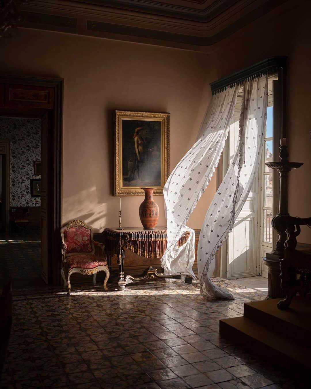 Magnum Photosさんのインスタグラム写真 - (Magnum PhotosInstagram)「In partnership with @belmond, a new show, Sicily As Seen By @gregoryhalpern, opens at the Magnum Gallery in Paris from October 19-21 🌺⁠ ⁠ To celebrate the 150th anniversary of the @belmondgrandhoteltimeo in Taormina, Sicily, Belmond commissioned Halpern to travel around Sicily with Daniel Heyden, Belmond's Editorial Director, and capture the beauty and vibrancy of the island's landscape, history and culture.⁠ ⁠ “The pictures reveal my fascination with light, color, flora, and the feeling of the place as a complicated, raw and beautiful land,” says Halpern. ⁠ ⁠ A selection of 20 photographs from Halpern's journey with Belmond will be on show. ⁠ ⁠ 🔗 For gallery opening times, tap the link in the @magnumphotos bio. ⁠ ⁠ © @gregoryhalpern / Magnum Photos」10月13日 20時03分 - magnumphotos