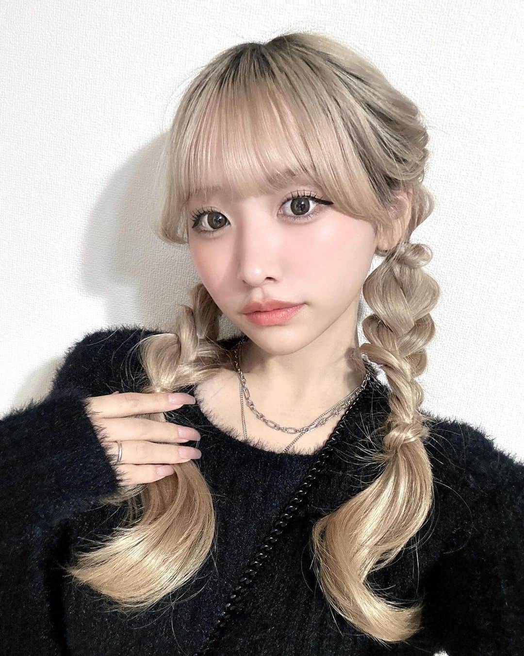 のインスタグラム：「今年？来年？成人式の子髪型決めましたか🙄まやはまだなにも決めてない」