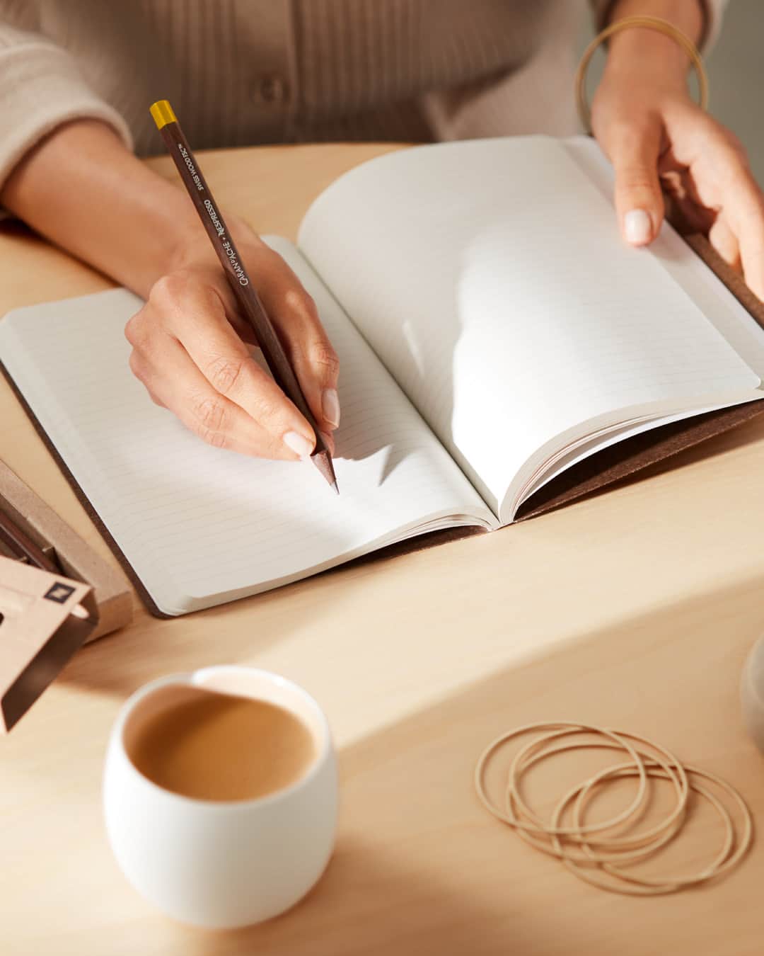 Nespressoのインスタグラム：「Sometimes inspiration comes when you take the time to slow down. Pour yourself a cup and unleash your creativity one sip at a time.  #RecyclingWithNespresso  #Recycling  #CaranDAche #SecondLife」