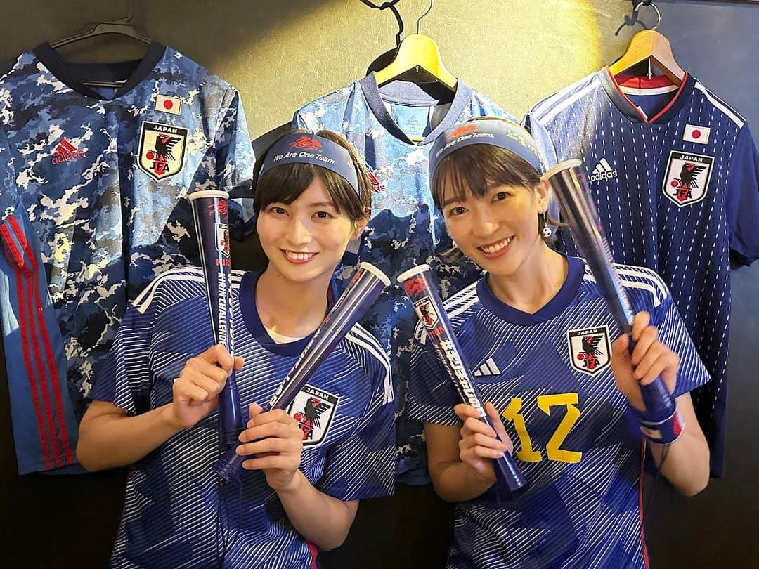 大島璃乃のインスタグラム：「⚽️ 先日、同じ事務所の眞嶋優さんと サッカー観戦しました！うれしい☺️💕 選手のみなさんも応援しているみなさんも とっても熱かった🔥🔥🔥 私もがんばる勇気をもらえました！！！  #眞嶋優 さん #日本代表 #サッカー日本代表  #サッカー #サッカー観戦  #soccer #football  #大島璃乃」