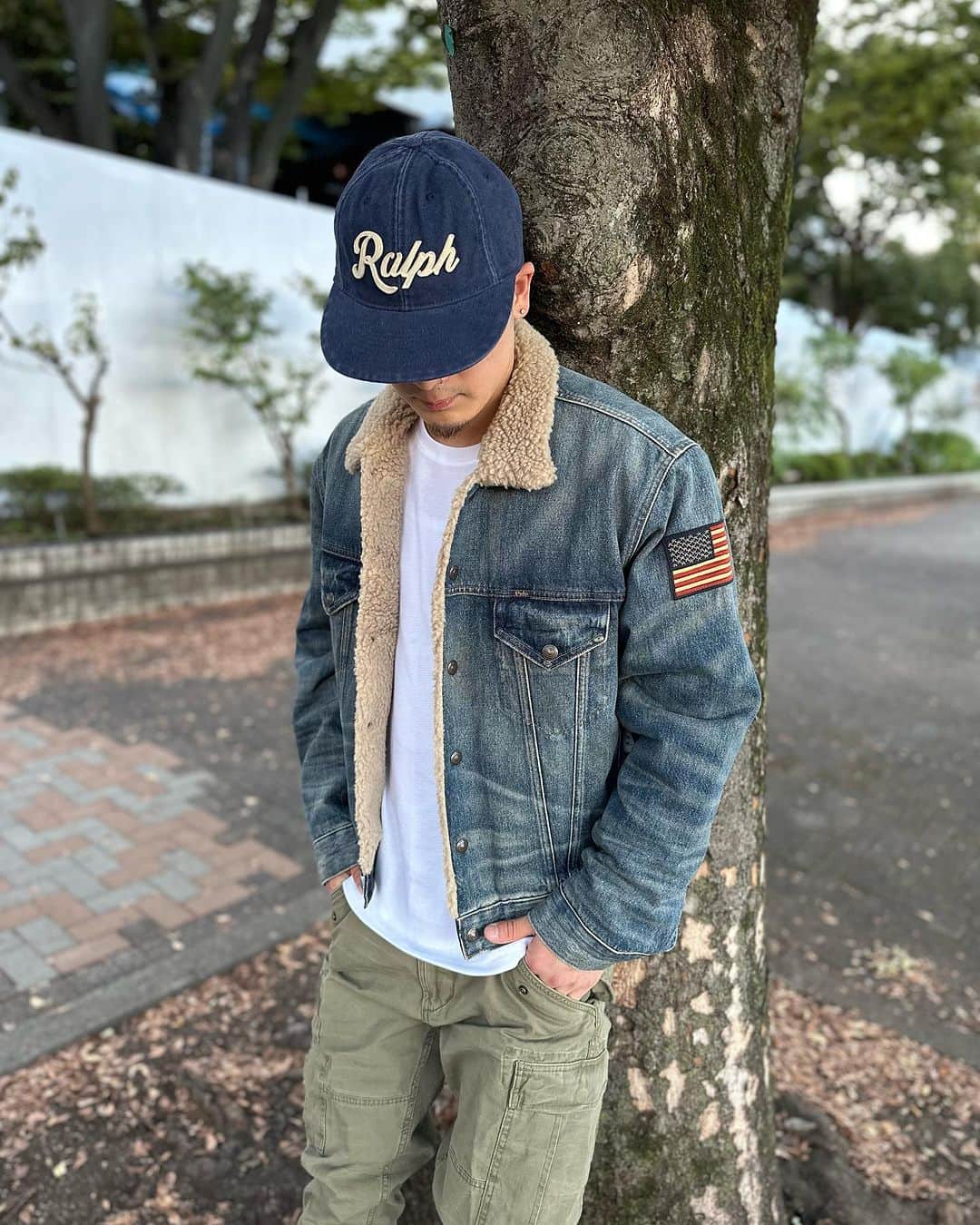 GROW AROUNDのインスタグラム：「#growaroundnewarrivals  POLO RALPH LAUREN  FLEECE-LINED TRUCKER JACKET  これからの季節にバッチリなボア デニムジャケットが入荷してます！！ インナーがボアになっているので保温性に優れています。 シンプルなアイテムなのでどんなコーディネートにも合わせやすいですね！！」