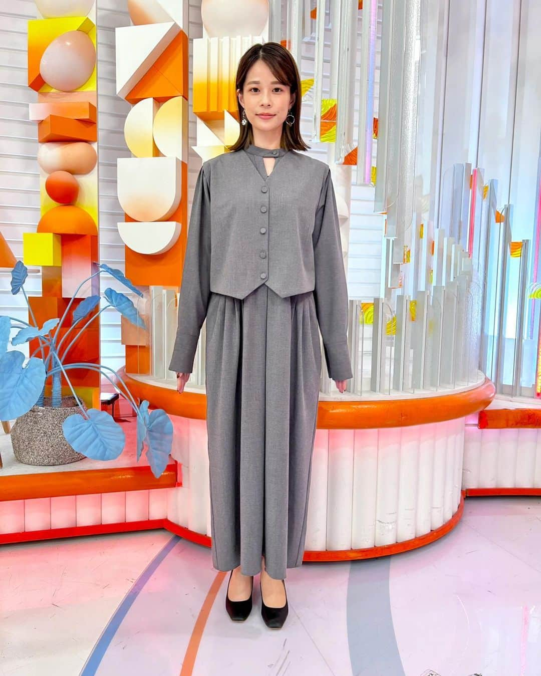 フジテレビ「めざましテレビ」さんのインスタグラム写真 - (フジテレビ「めざましテレビ」Instagram)「鈴木です  他のアナウンサーたちが、月ごとに変わるスタジオのセットを紹介していたので、私はずっと変わらないセットを紹介します😆  この丸⚪️です。笑  #鈴木唯」10月13日 20時13分 - mezamashi.tv